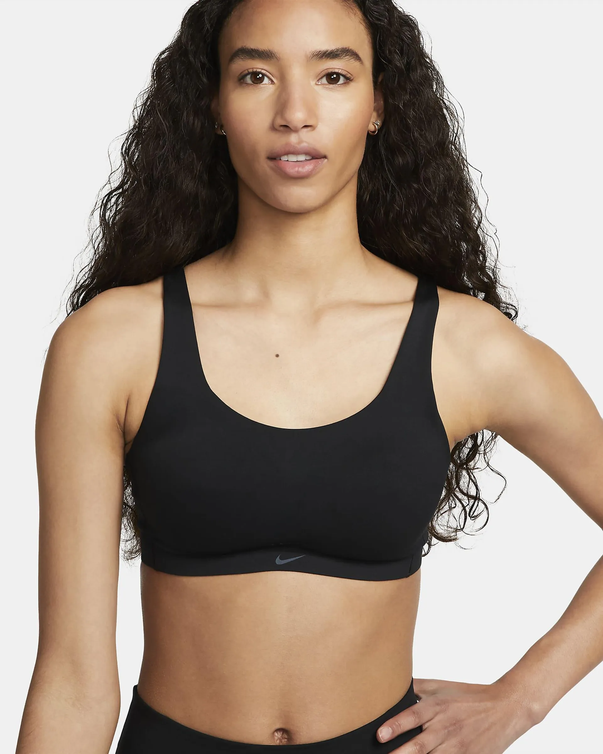 Nike Alate Coverage