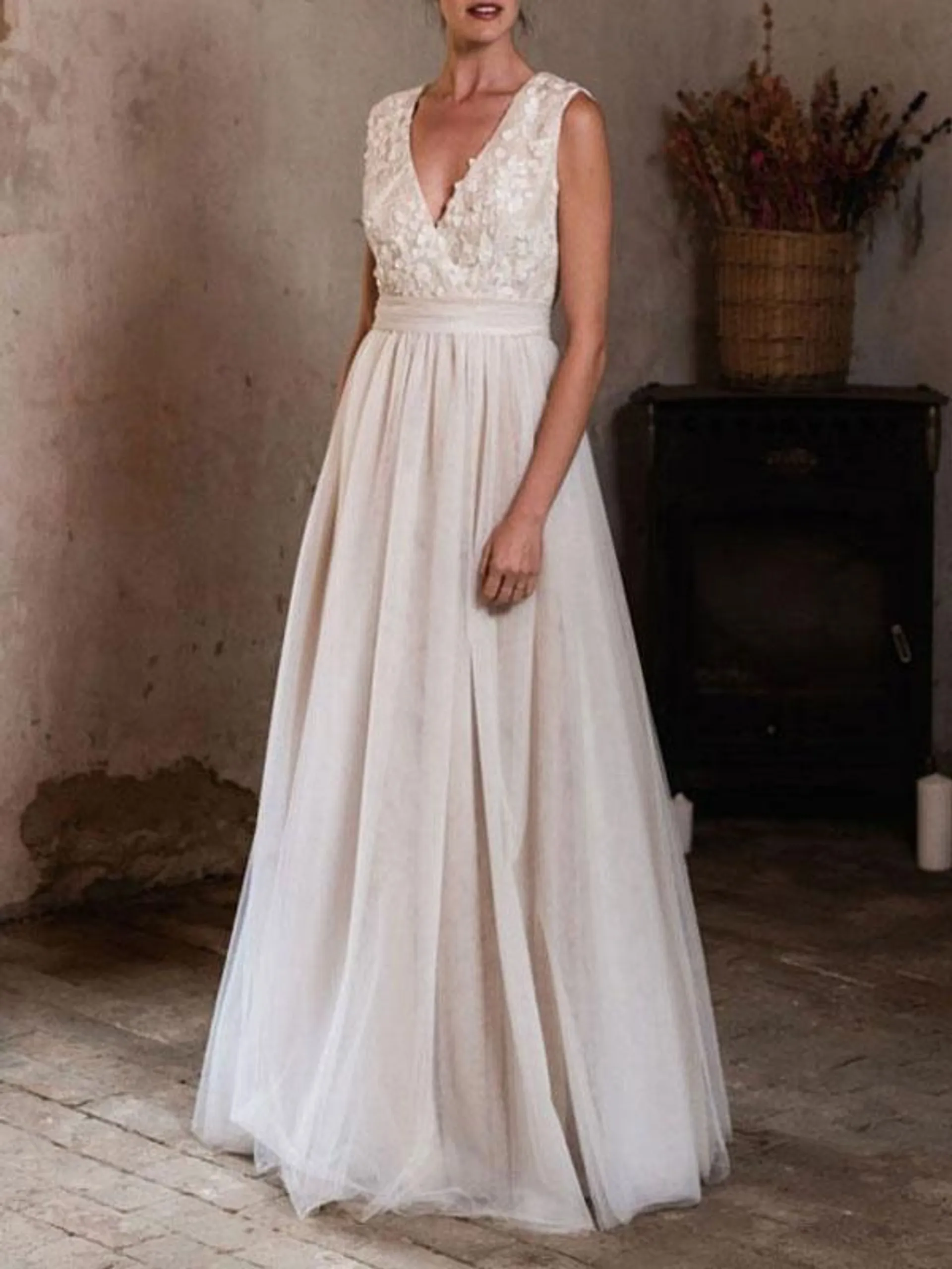 Vestido de novia simple Poliéster Escote en V Sin mangas Encaje Una línea de vestidos de novia