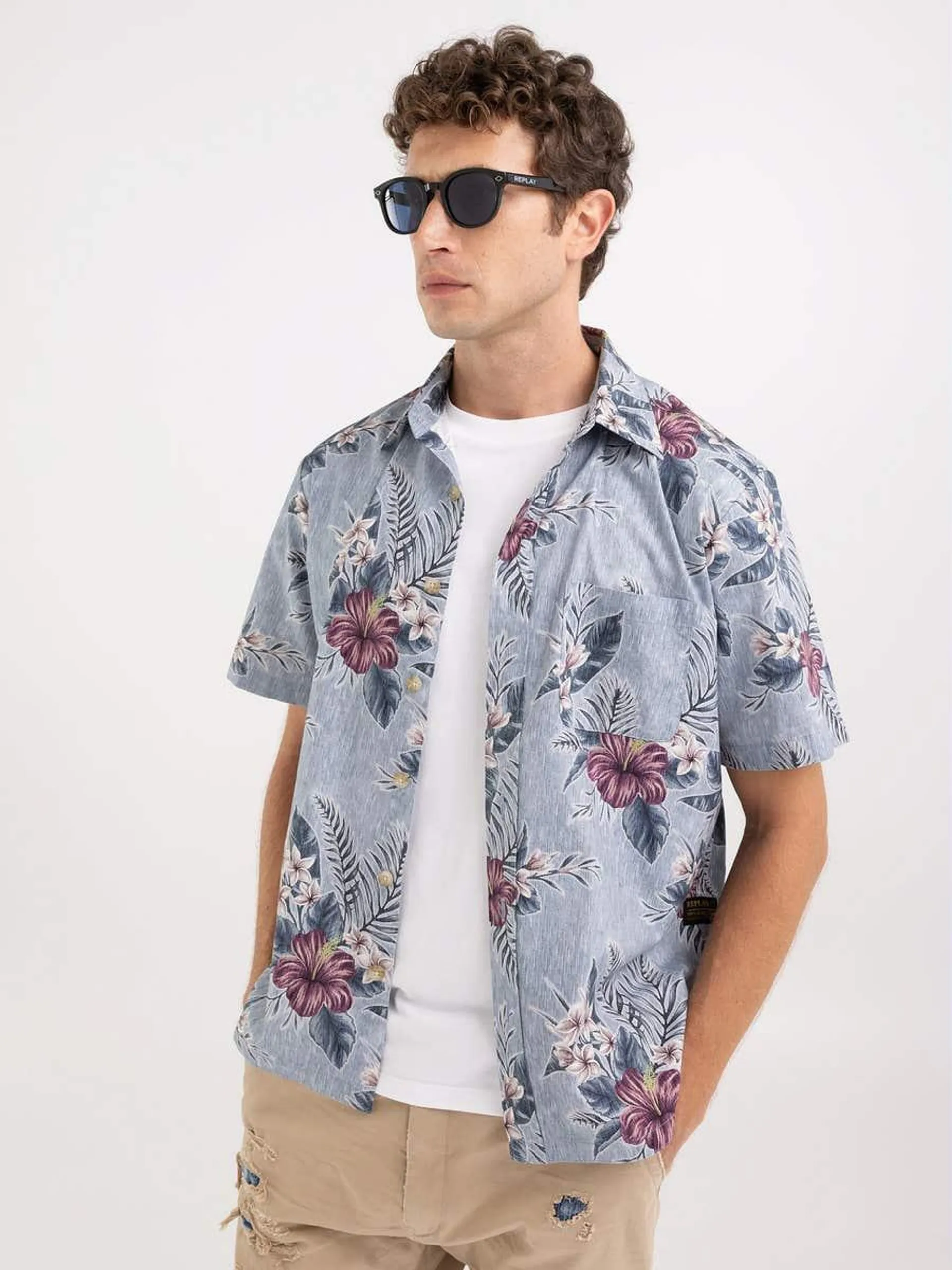 Camisa de manga corta con estampado de flores