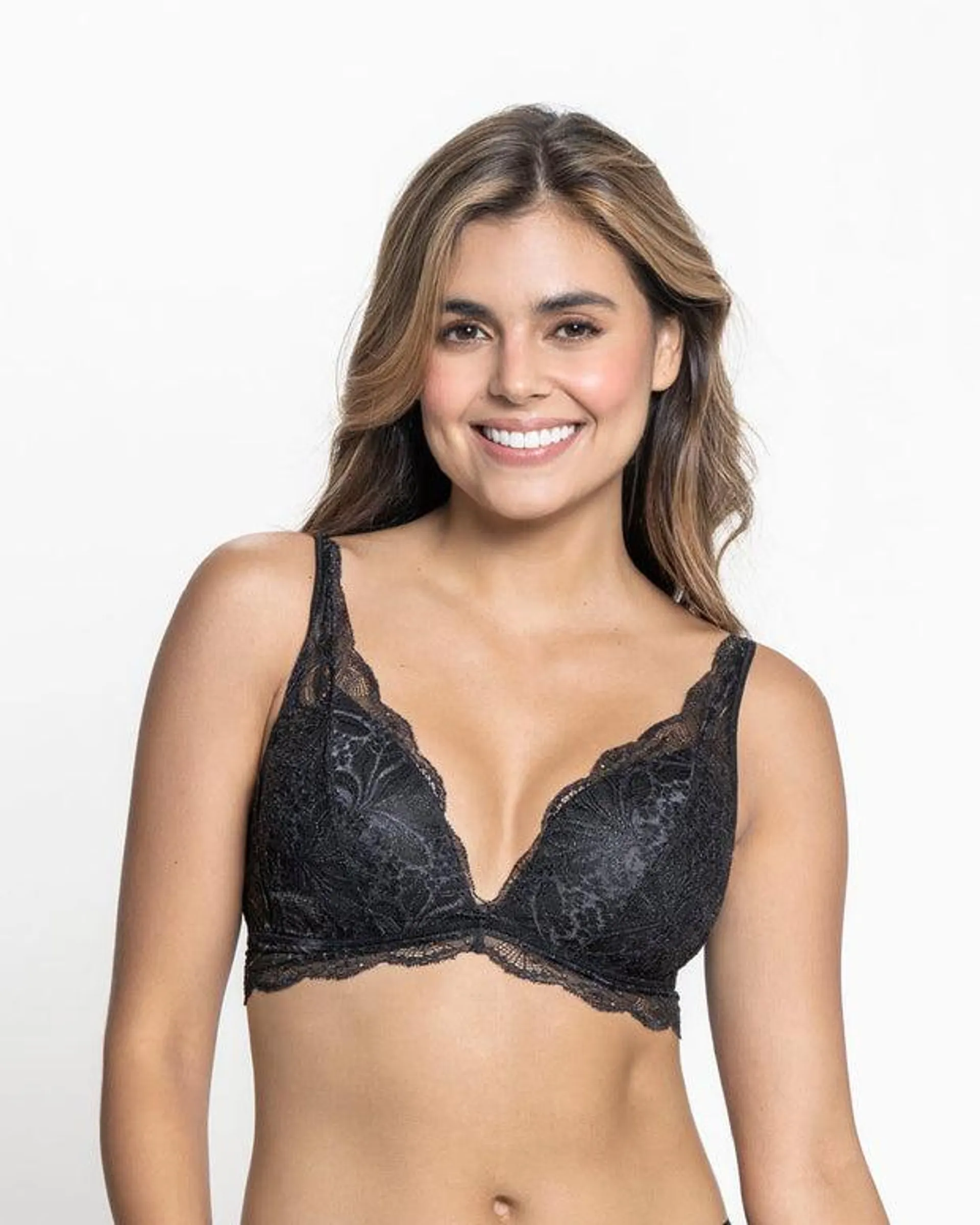 Bralette con copas en espuma cubierto en encaje