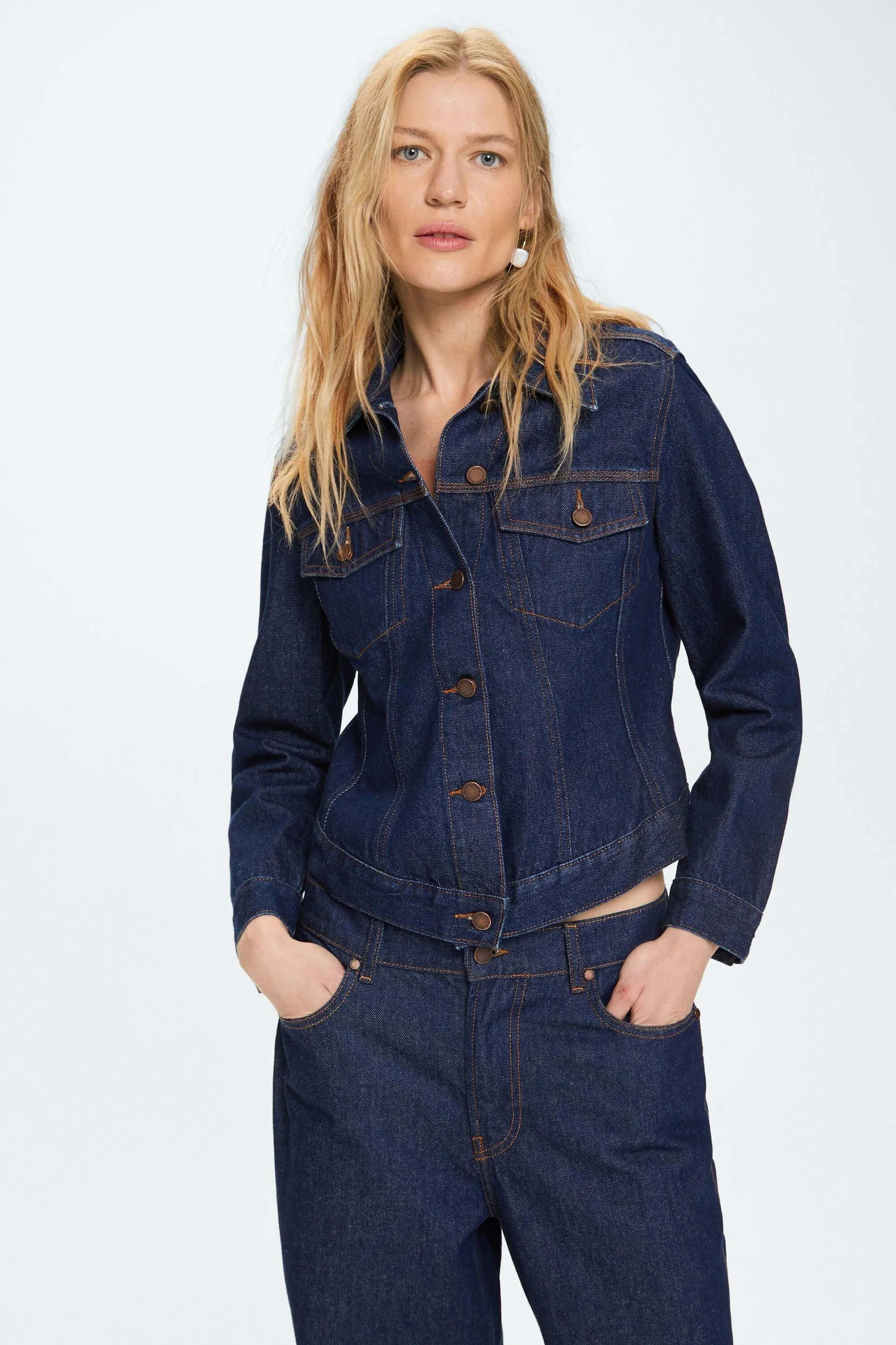 CHAQUETA ENTALLADA DENIM