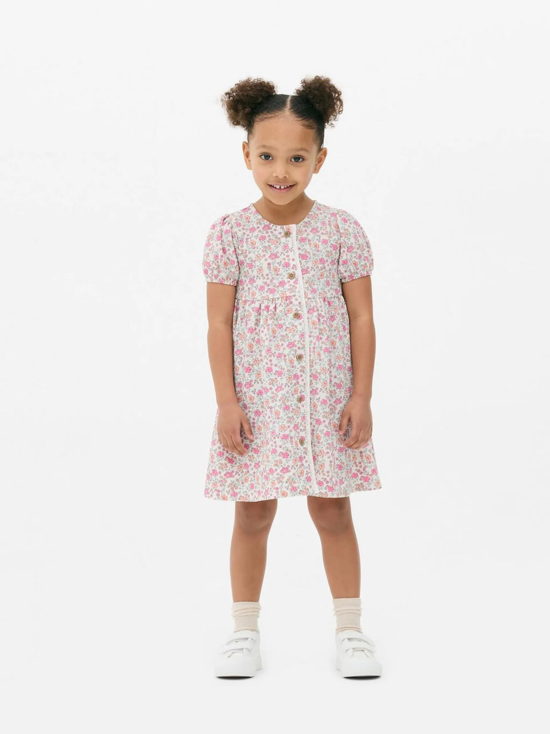 Vestido de flores con botones
