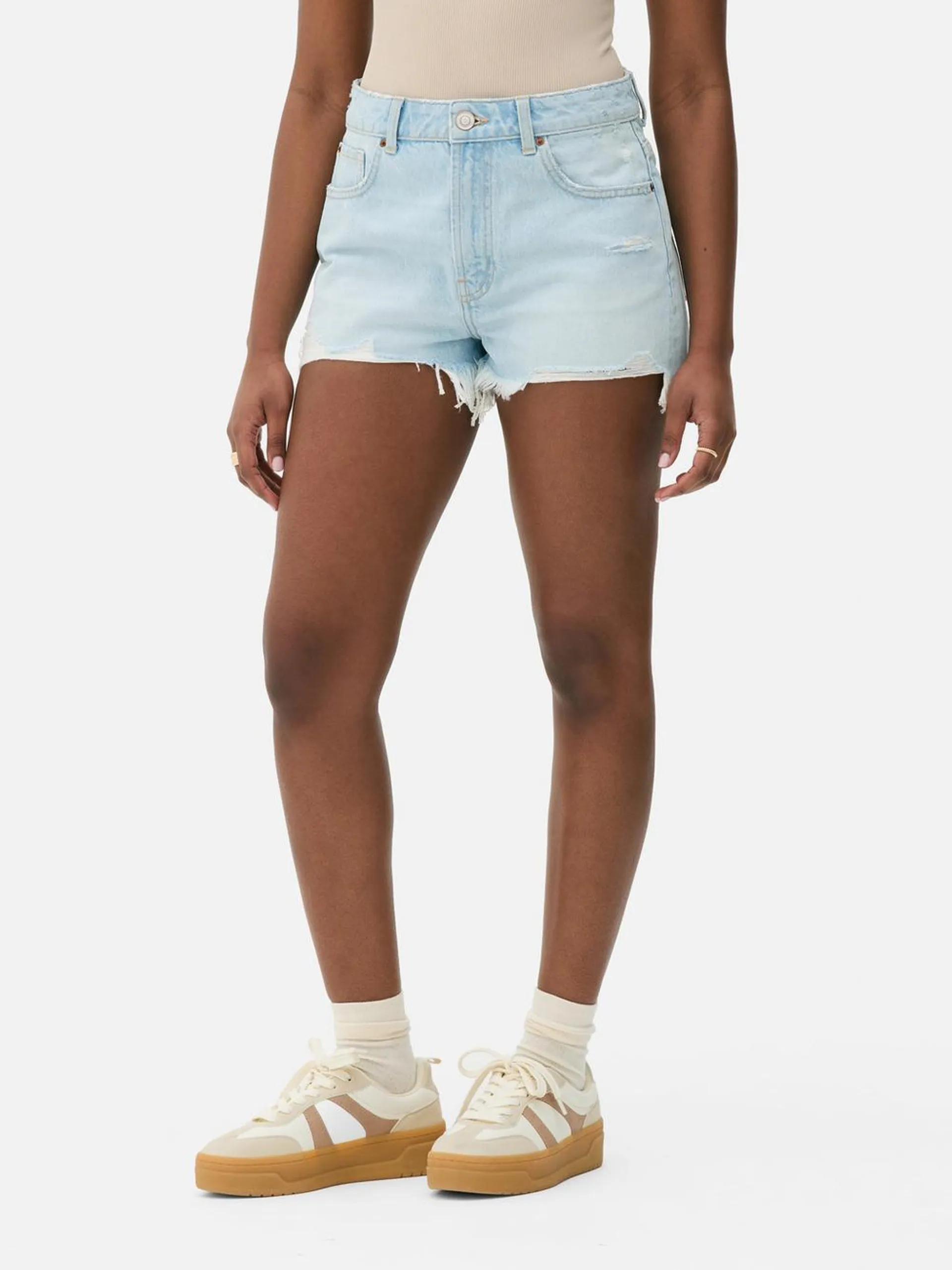 Pantalones cortos vaqueros rasgados