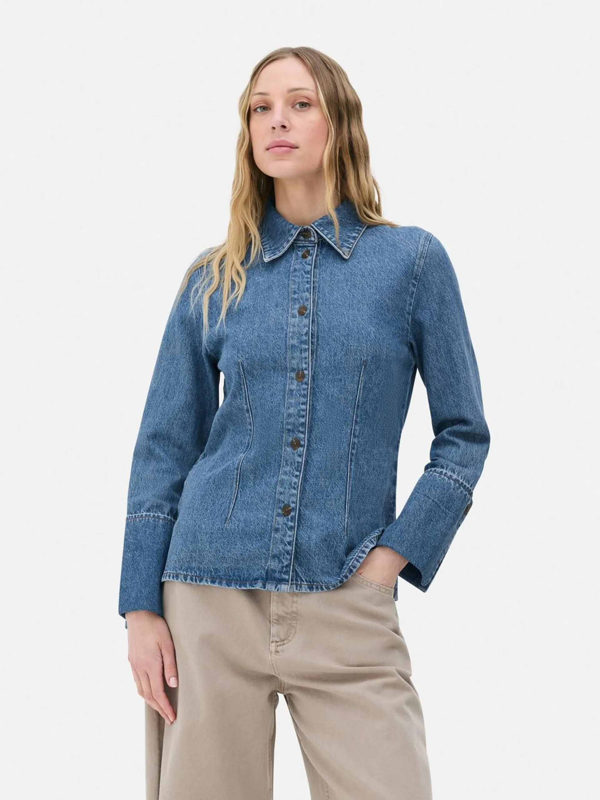 Camisa vaquera con puños anchos
