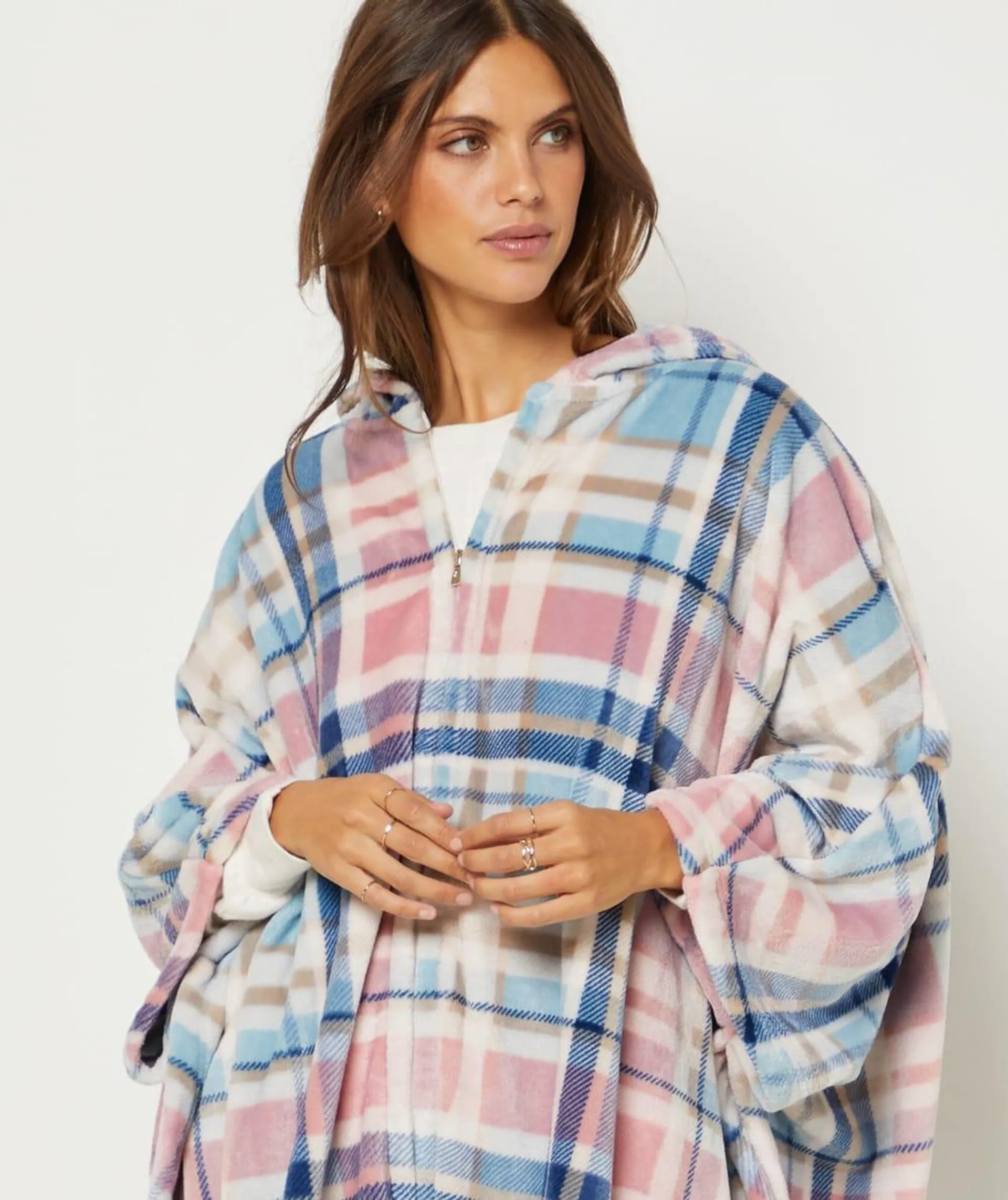 Poncho polar estampado de cuadros