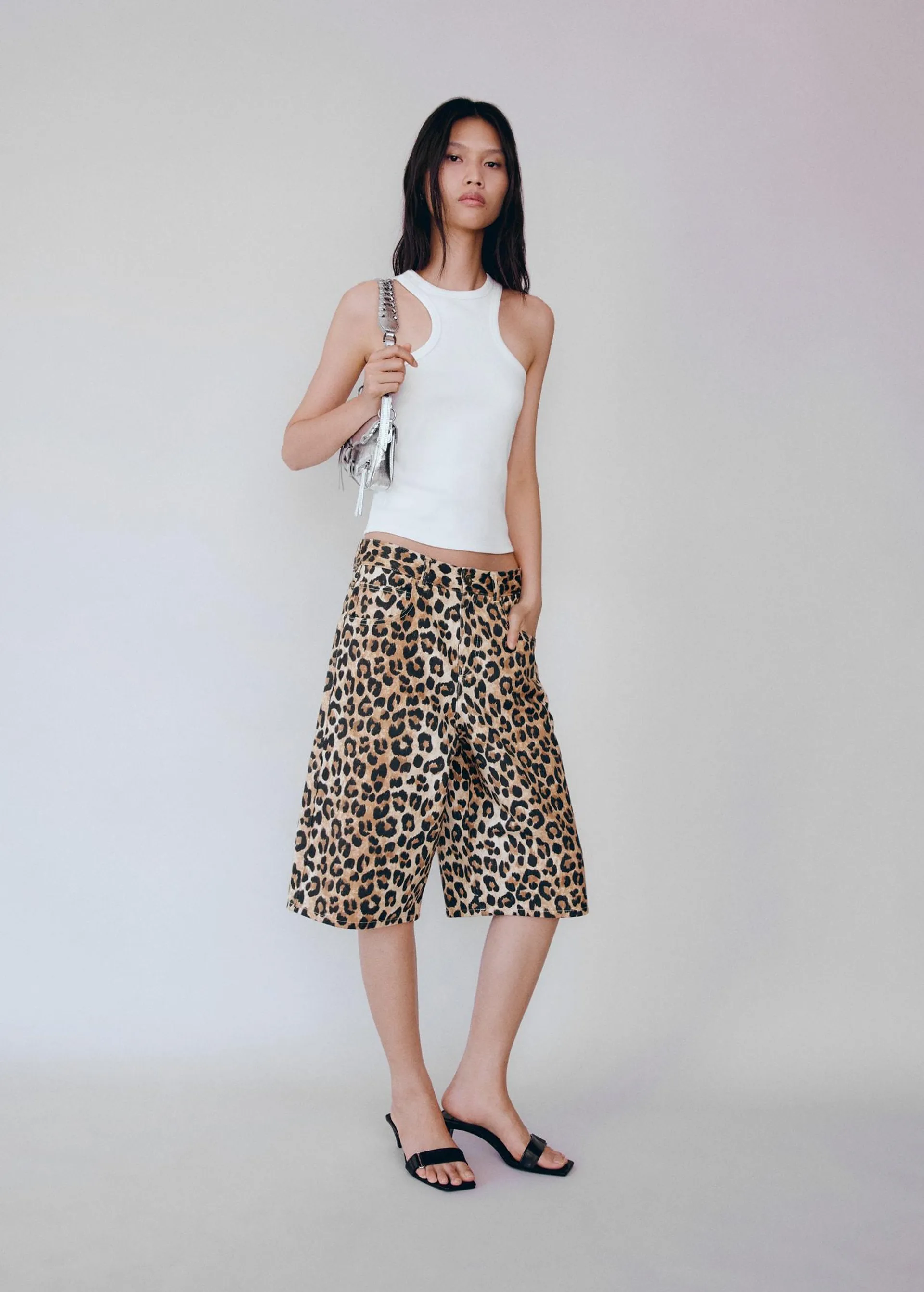 Bermudas vaqueras leopardo