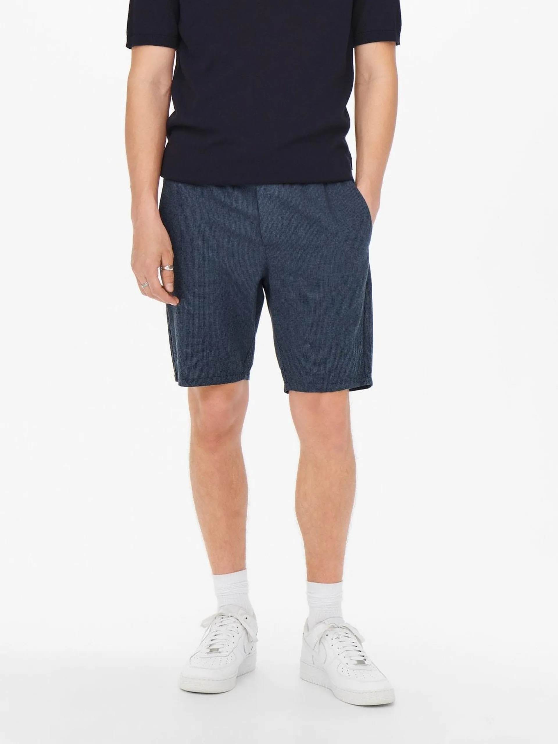 Shorts Corte tapered Cintura media