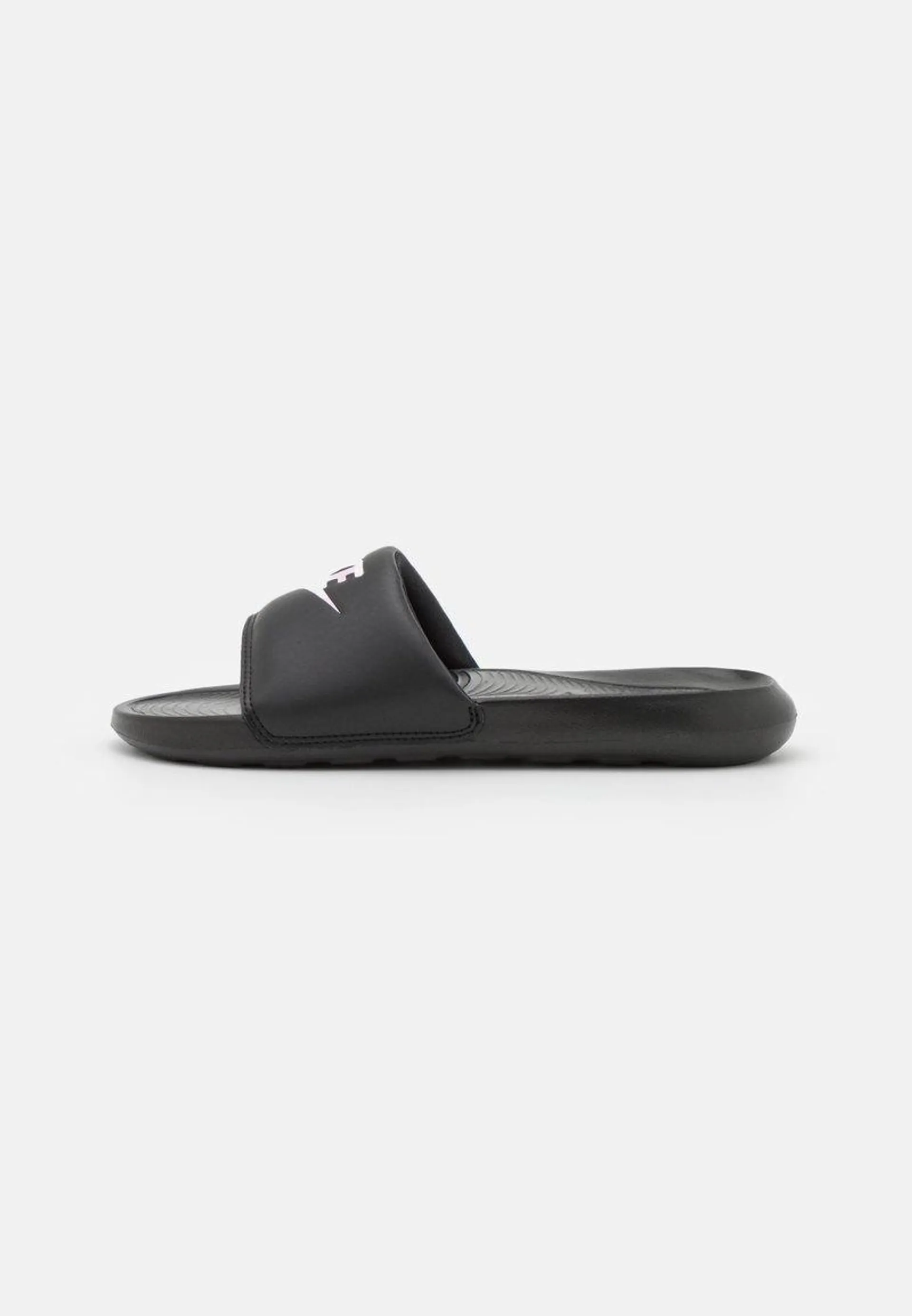 VICTORI ONE SLIDE - Sandalias planas