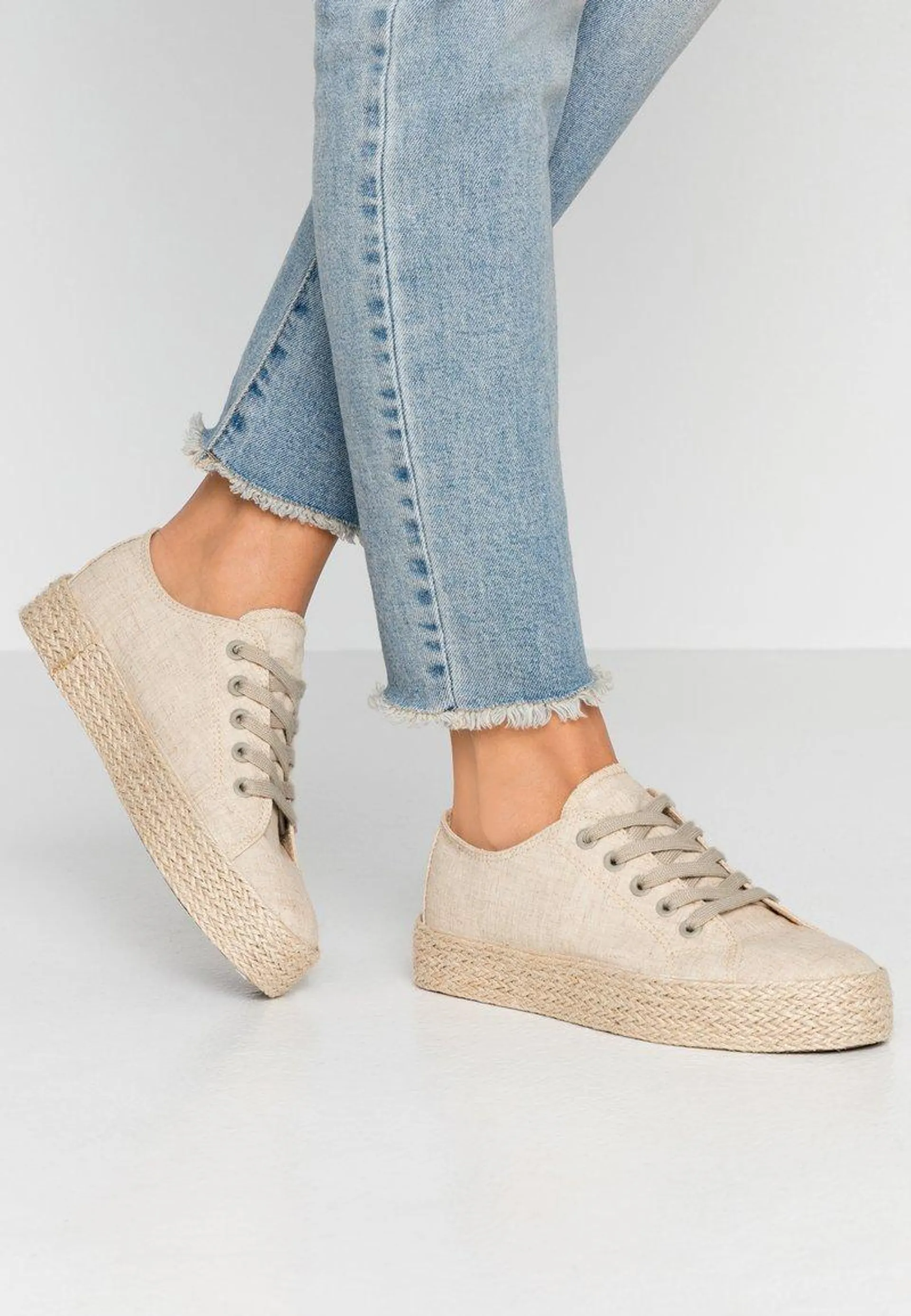 Zapatos con cordones - beige