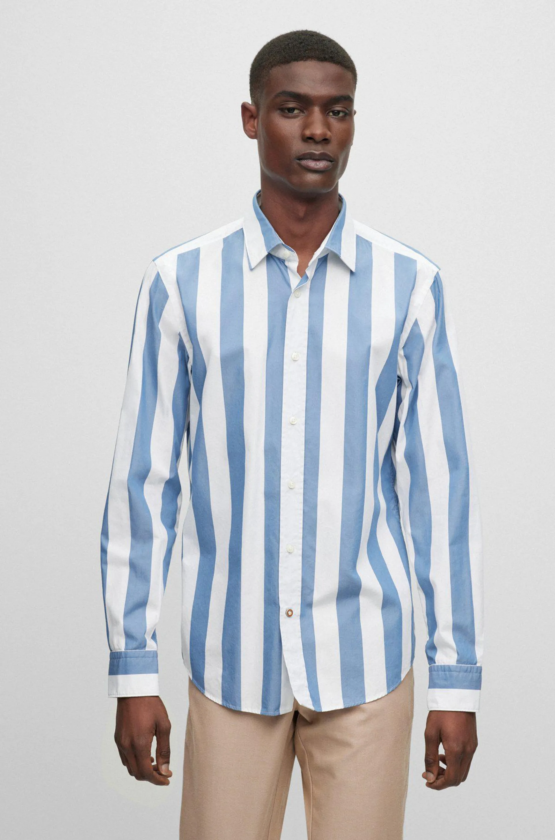 Camisa casual fit en algodón con rayas anchas