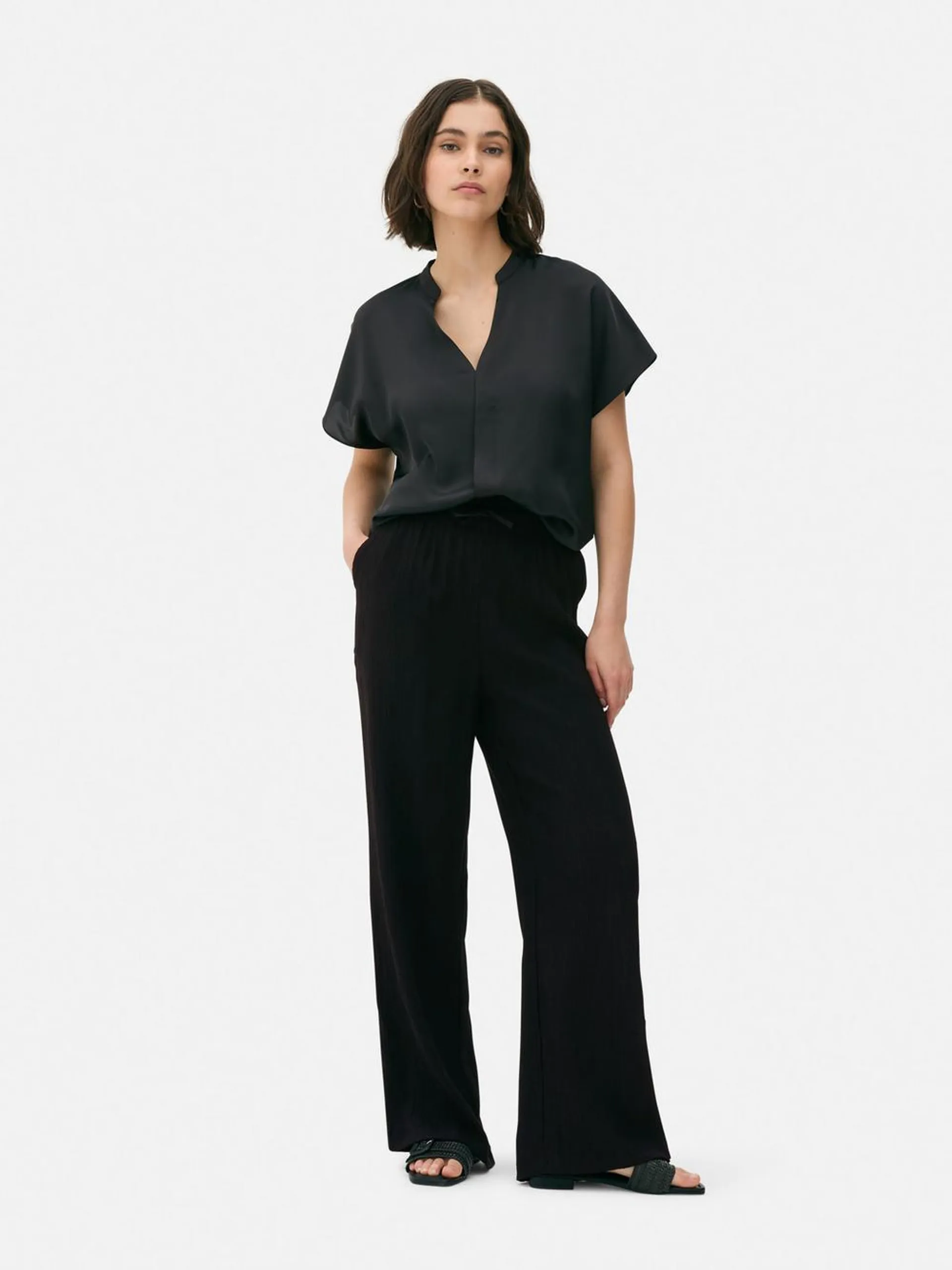 Pantalones de pernera ancha con efecto arrugado
