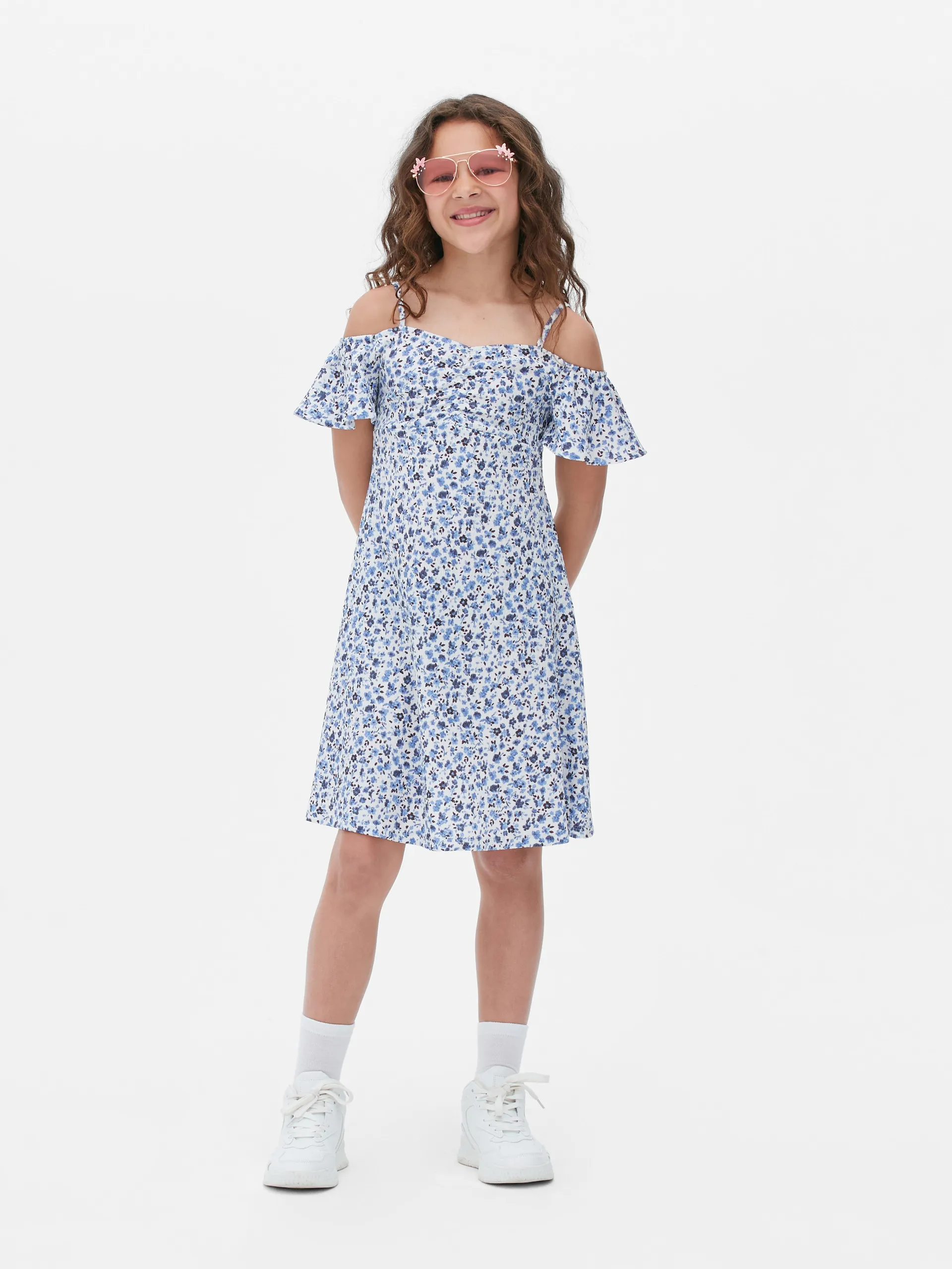 Robe à épaules dénudées et petites fleurs