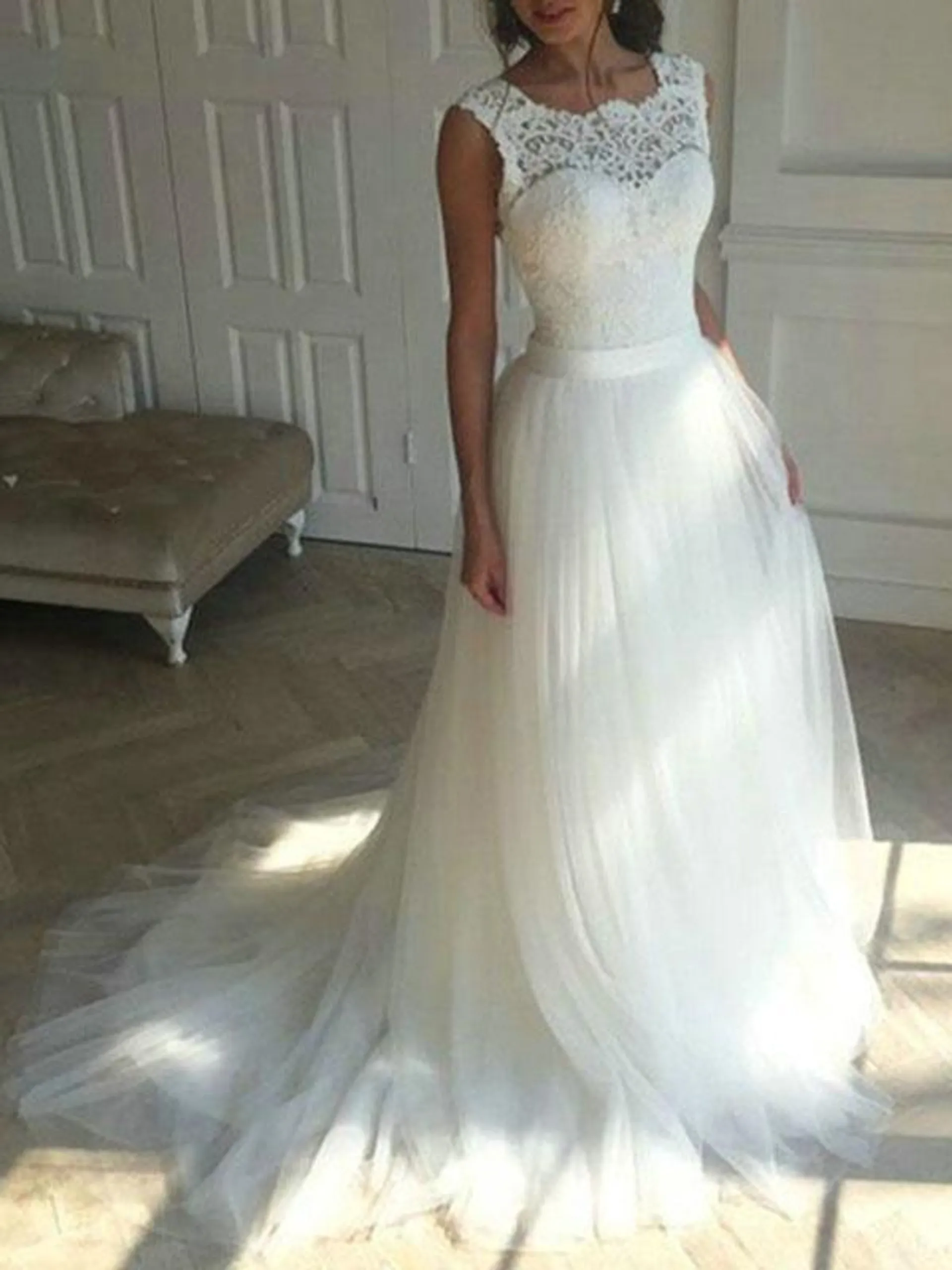 Vestido de novia 2024 Jewel Neck Linea A Apliques de encaje sin mangas Tul Vestidos de novia con cola larga