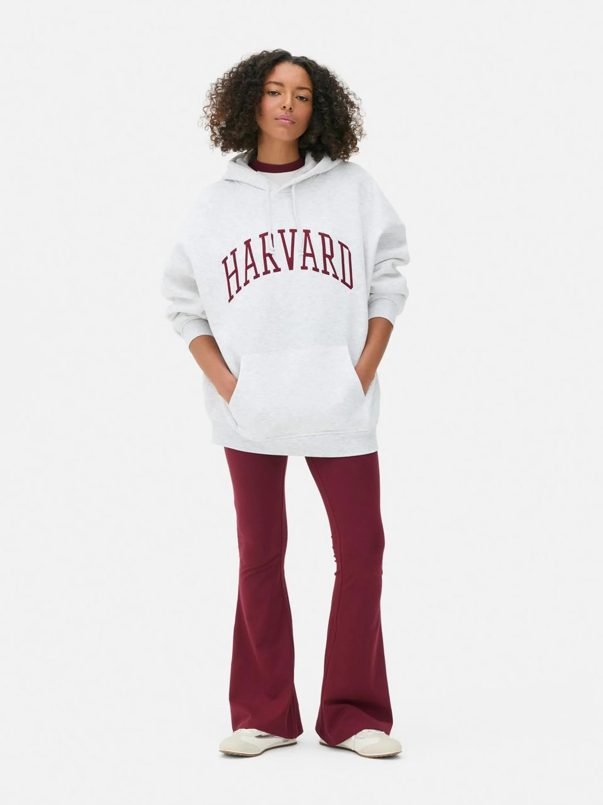 Sudadera con capucha y bordado «Harvard»