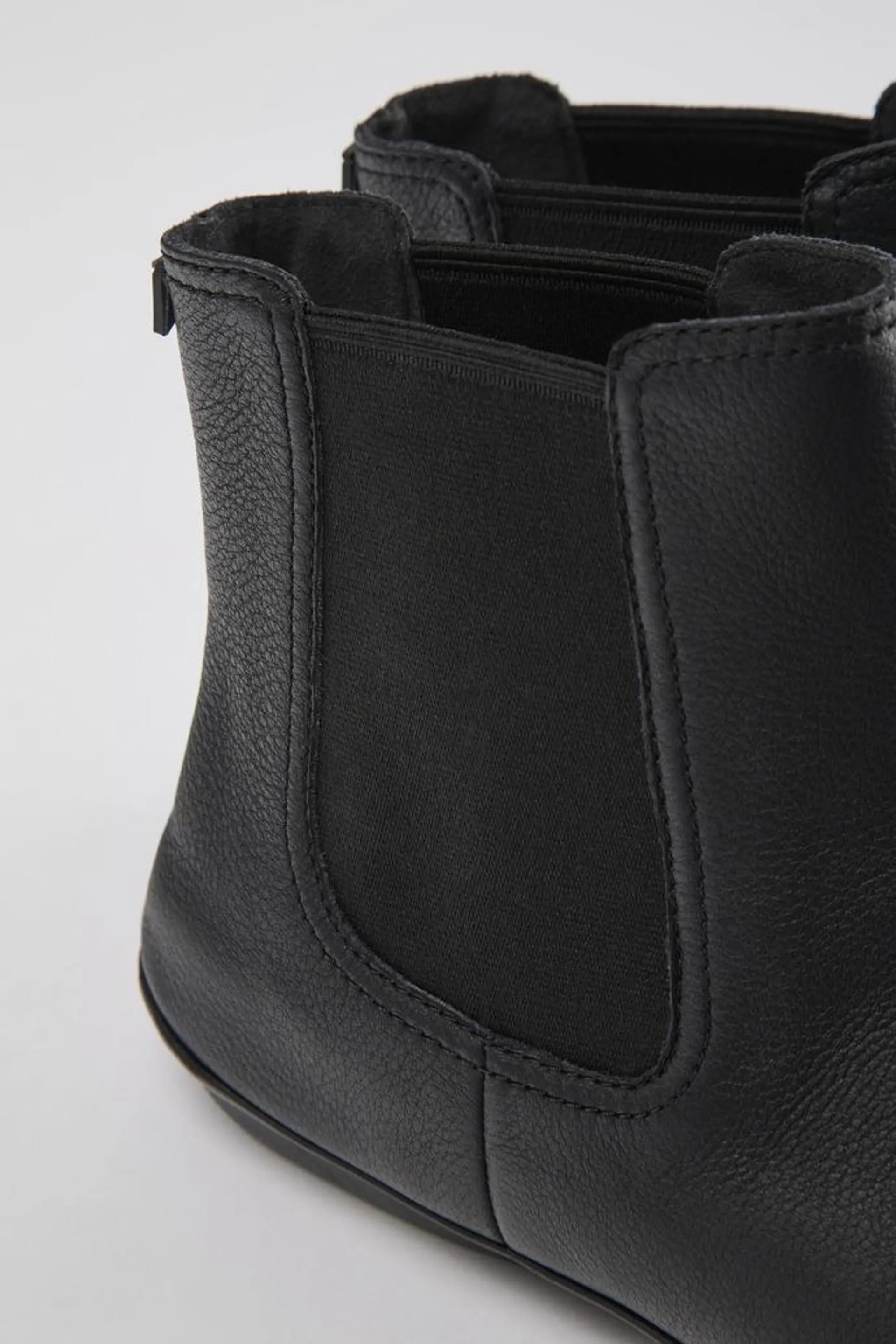 Botas de piel negras para mujer