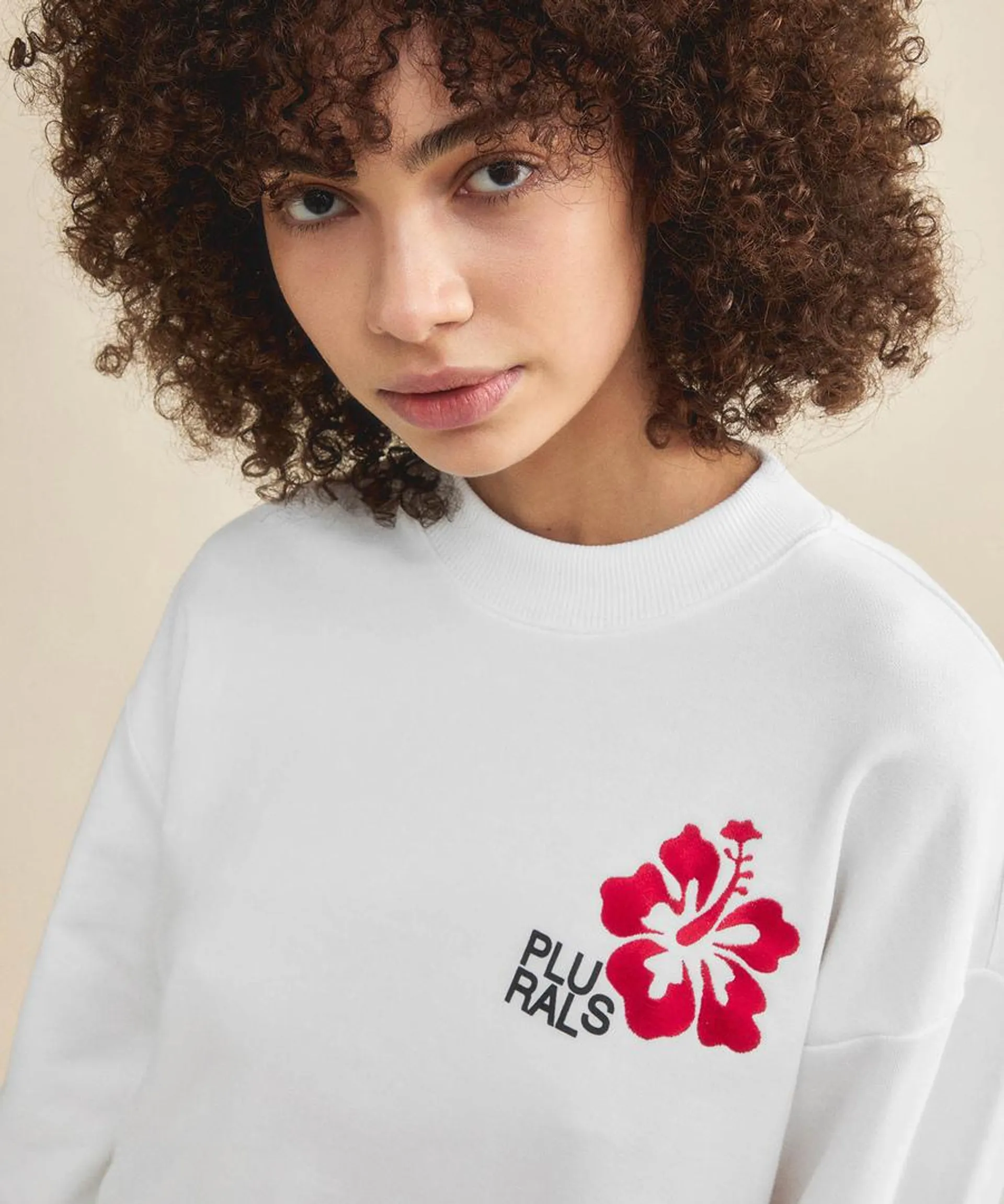 Cropped sweatshirt with chest embroidery