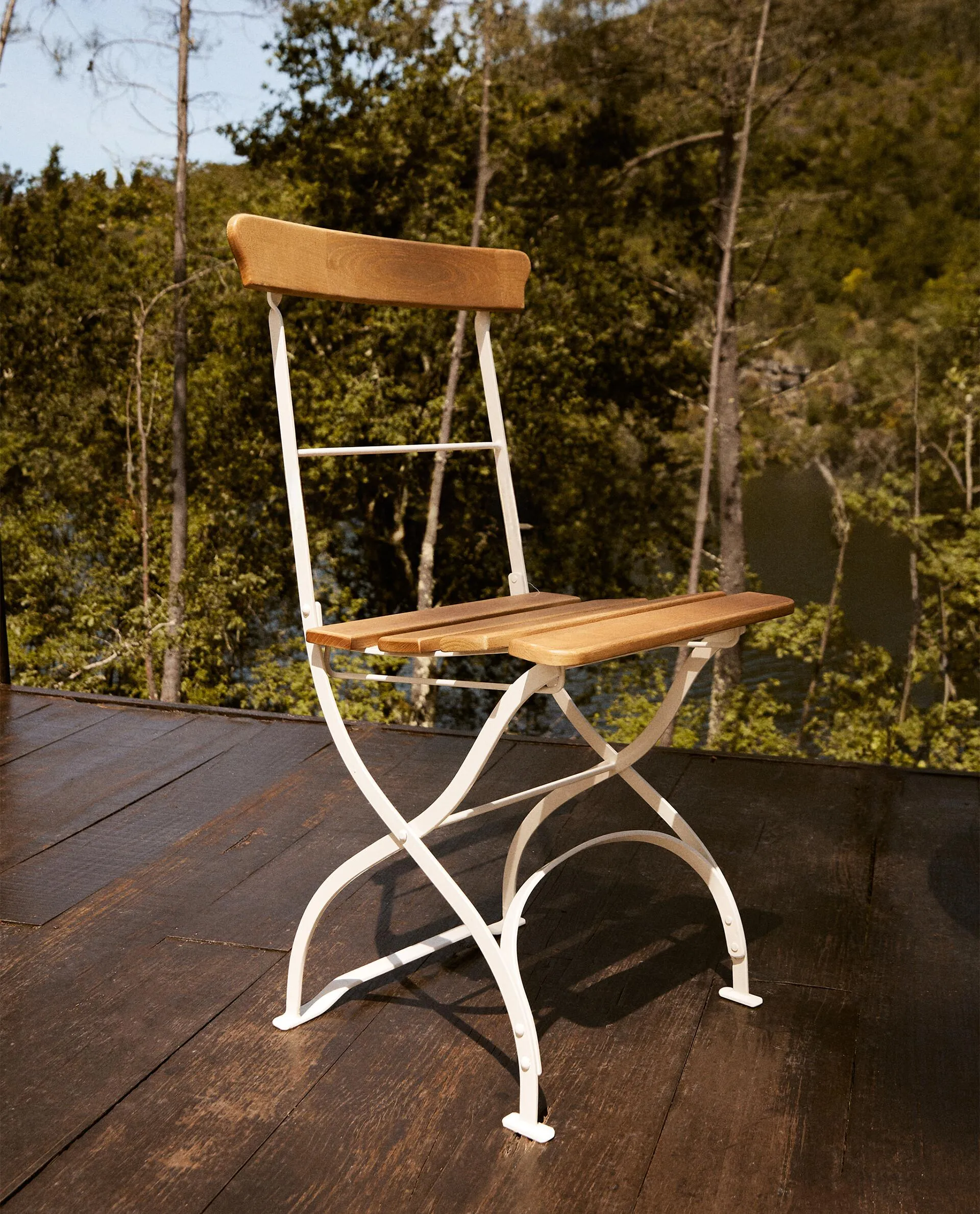 WOODEN AND METAL FOLDING CHAIR