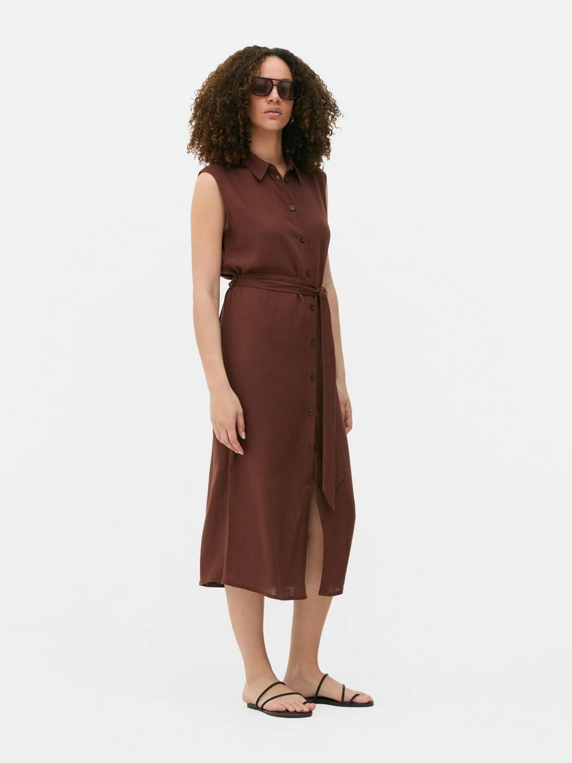 Vestido camisero midi con cinturón