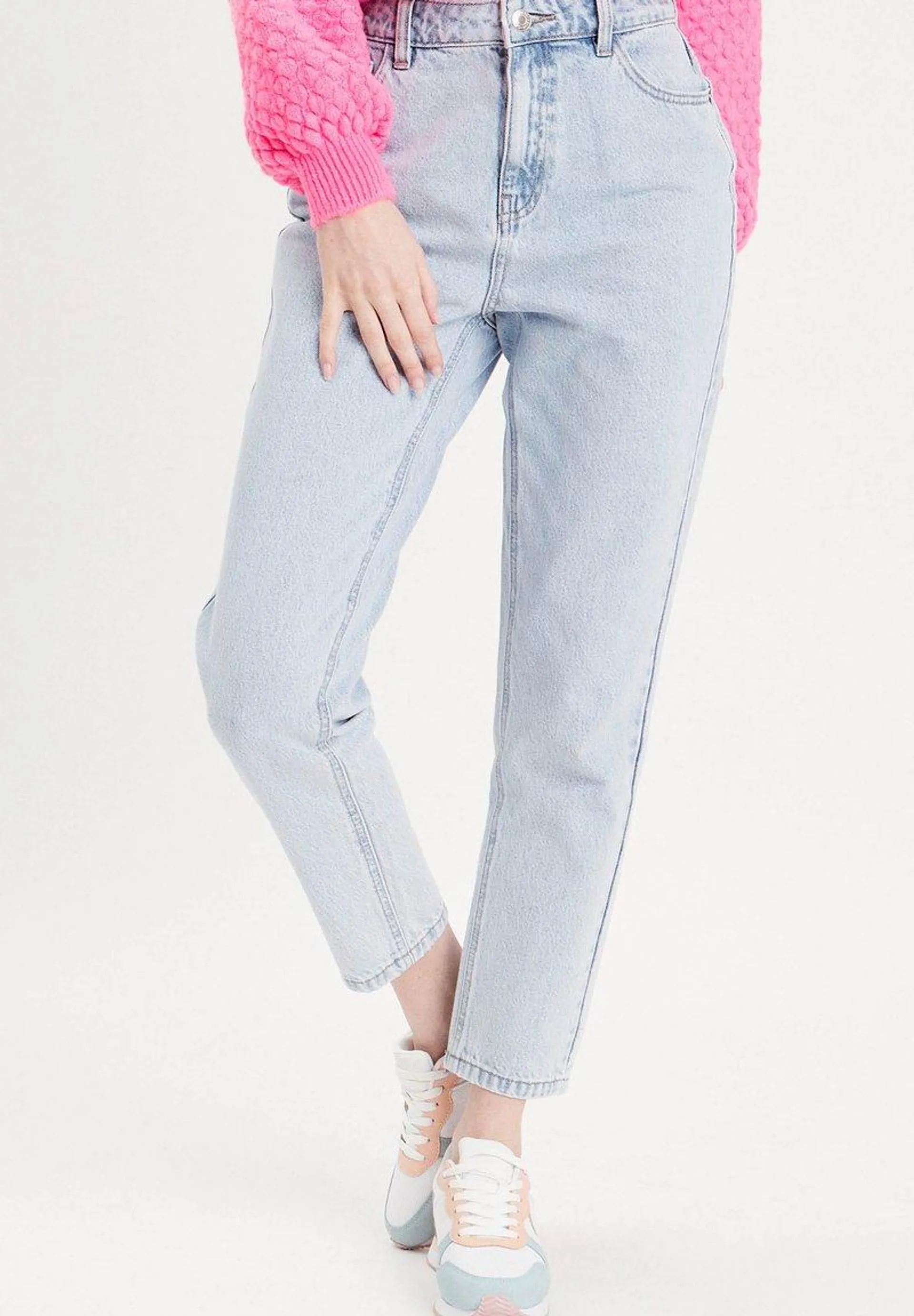 MOM MIT HOHER TAILLE - Vaqueros boyfriend - denim bleach