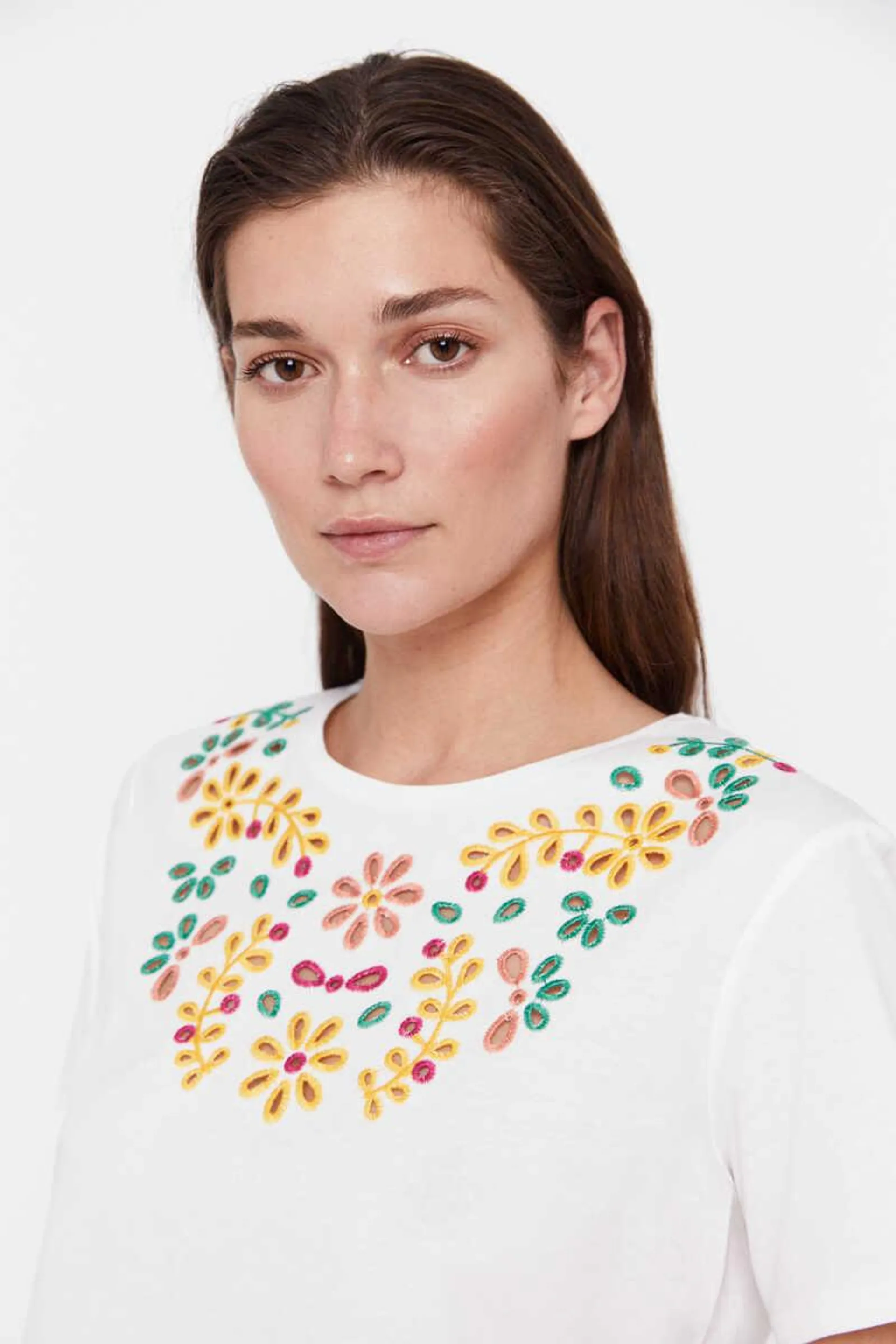 Camiseta bordado floral