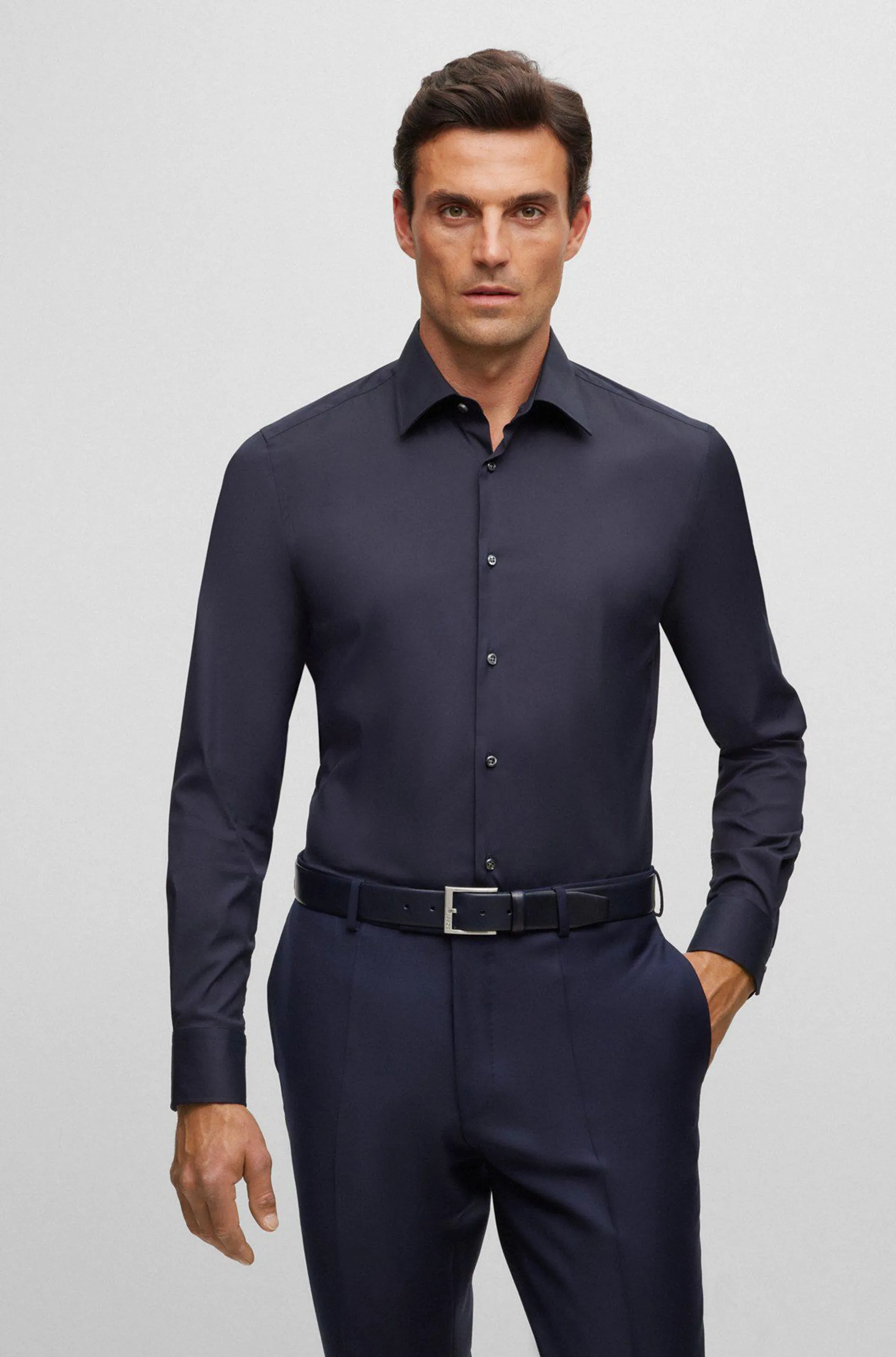 Camisa slim fit de popelín con elástico