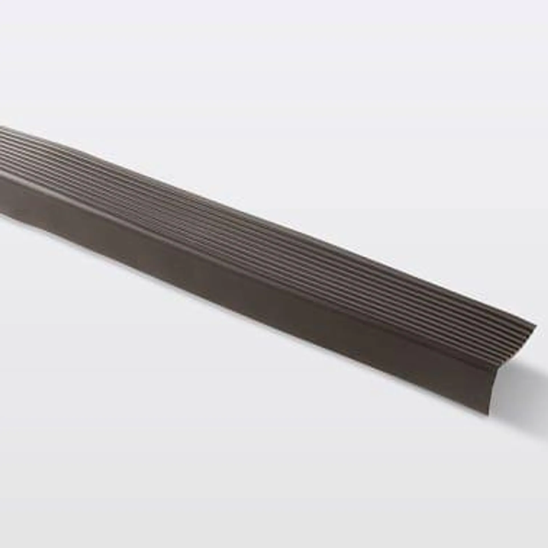 Perfil para escalón de pvc marrón goodhome 180 x 6,5x 4,25 cm