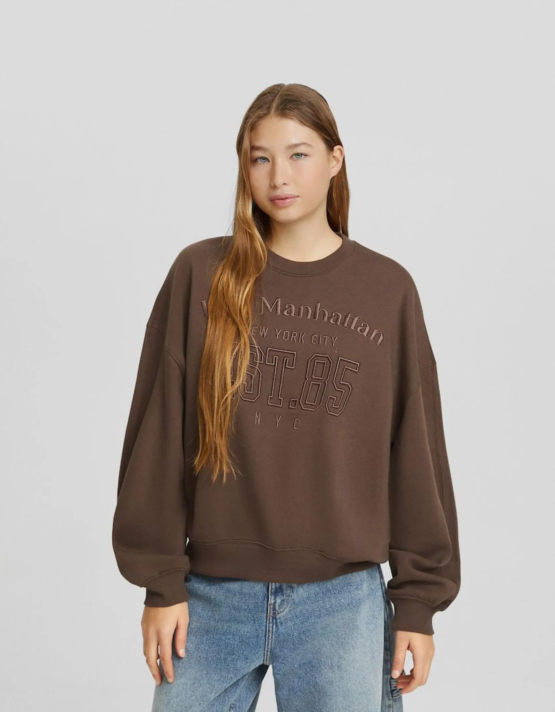 Embroidered oversized sweatshirt