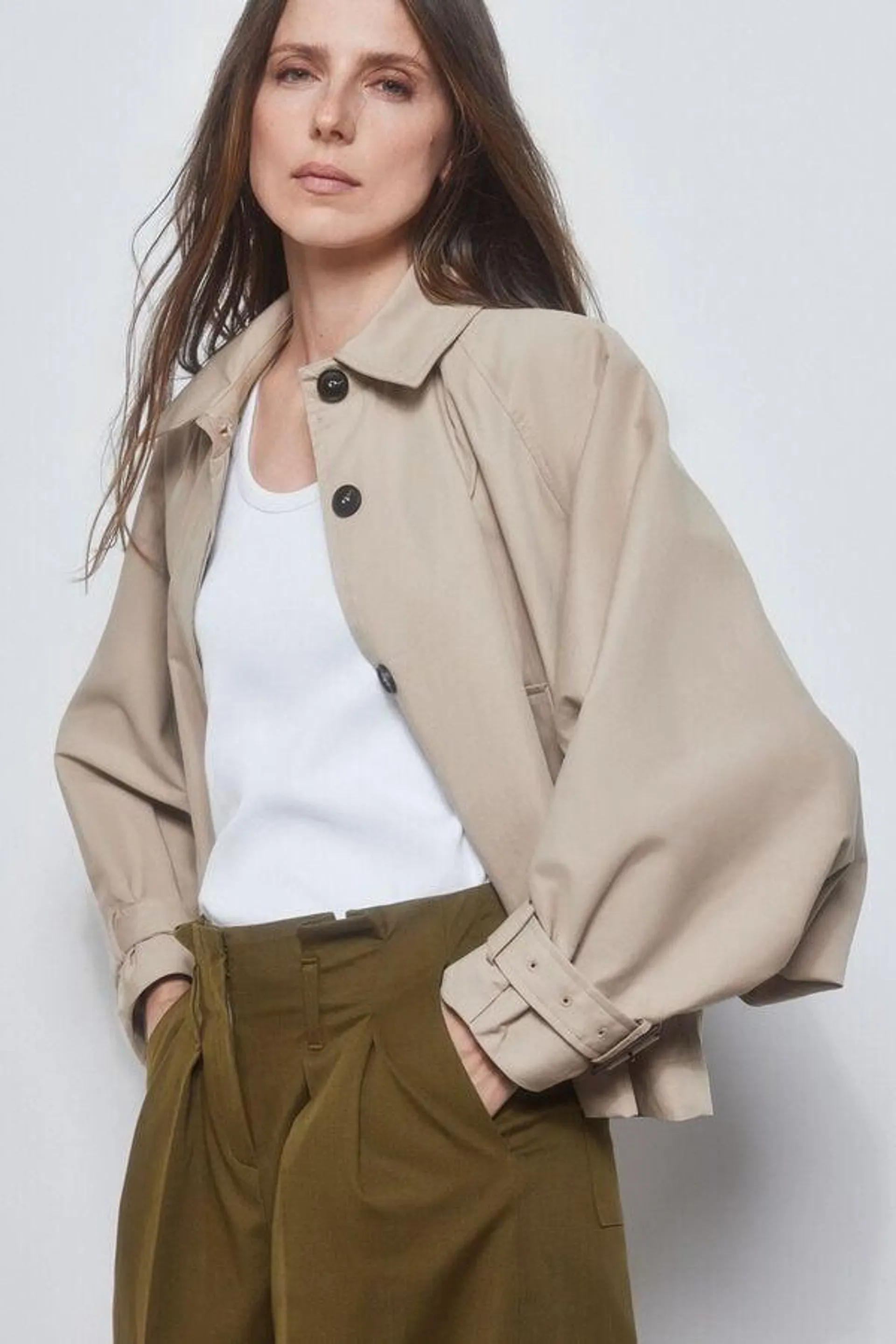 Gabardina corta oversize