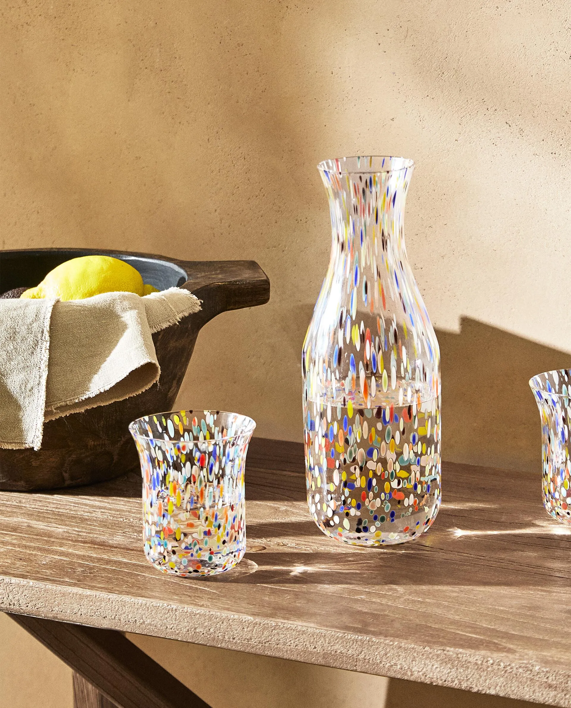 BLOWN GLASSWARE SET WITH SPECKLED DESIGN