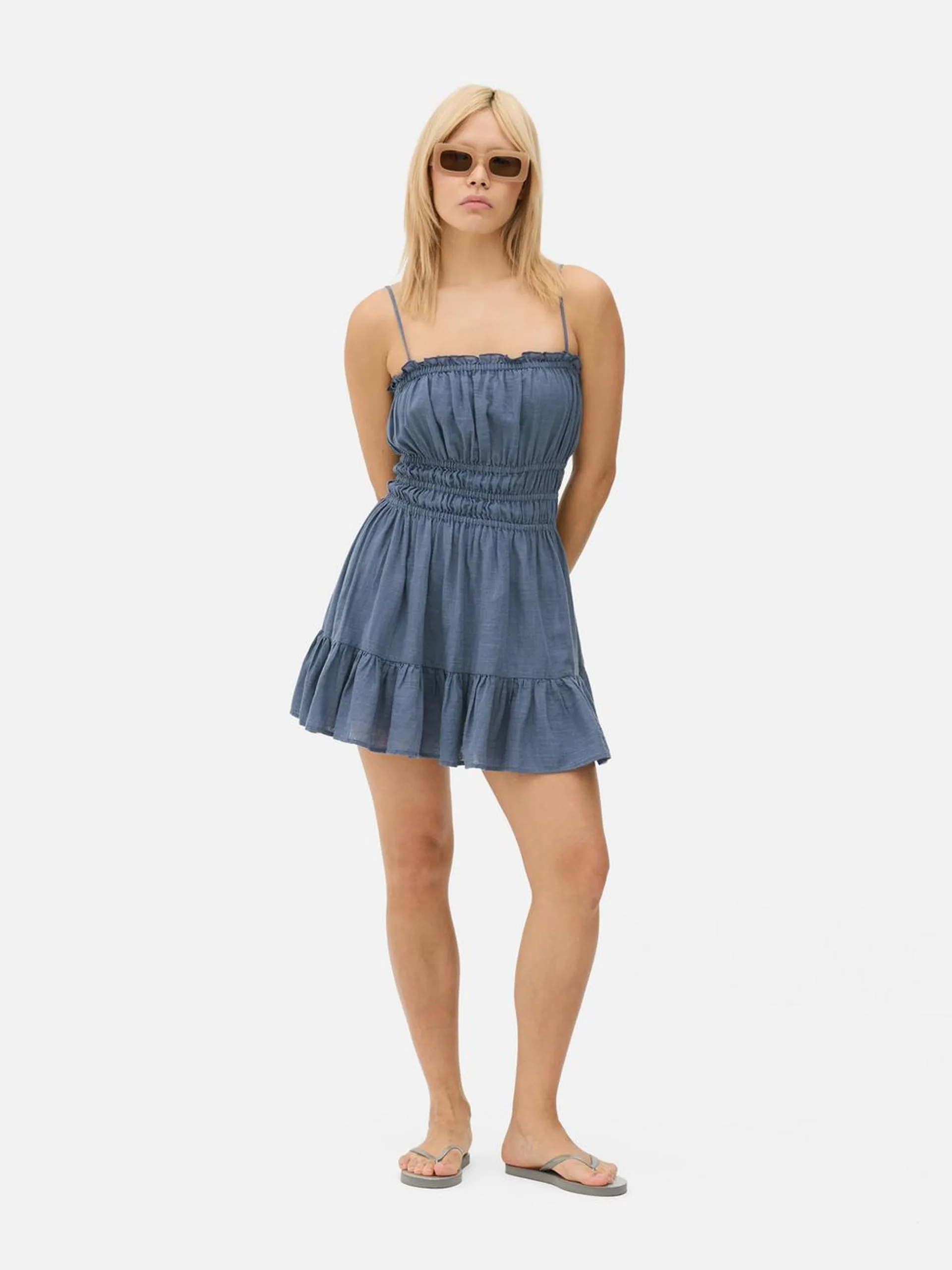 Vestido corto fruncido