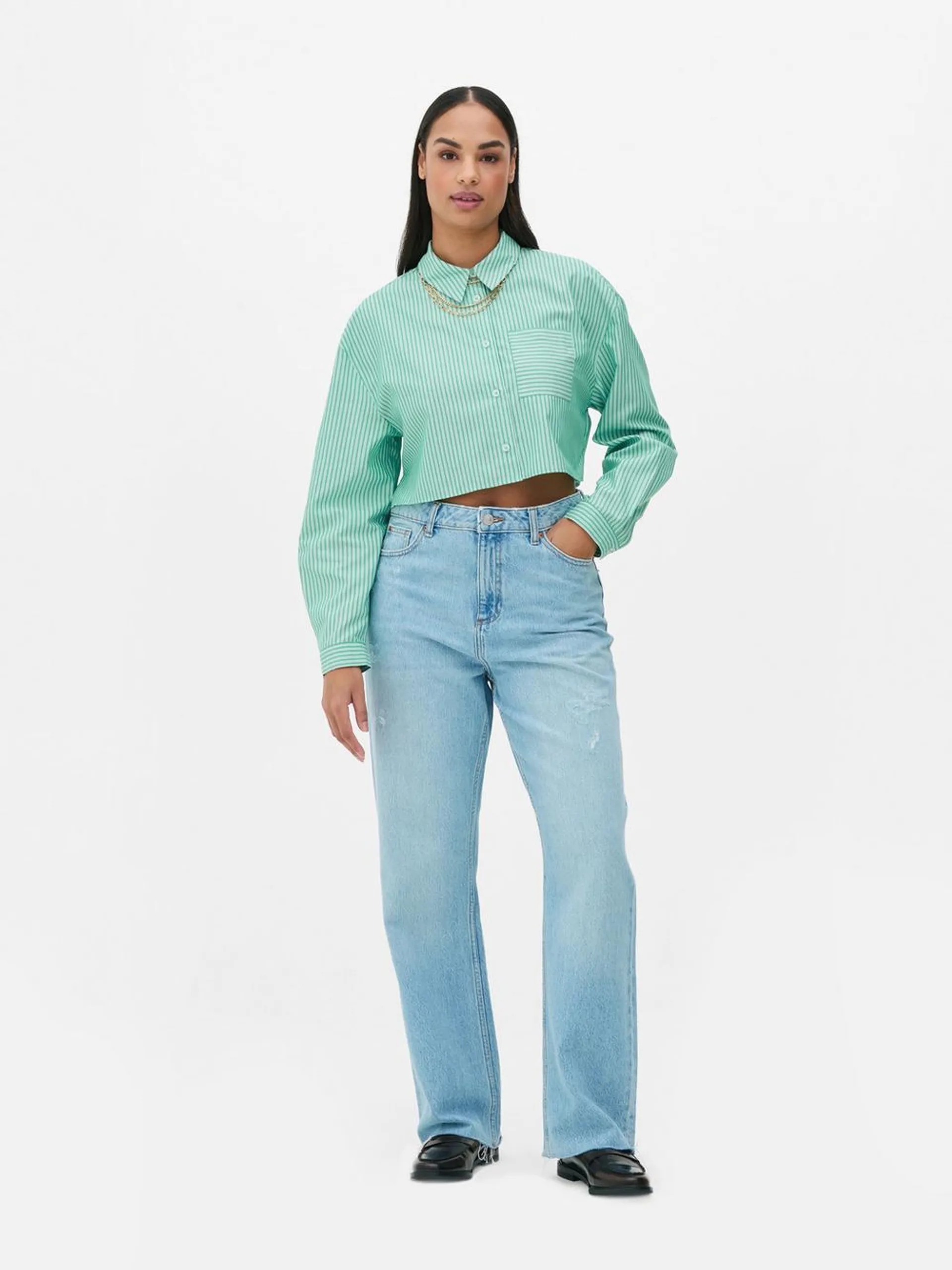 Camisa corta con bolsillo de parche