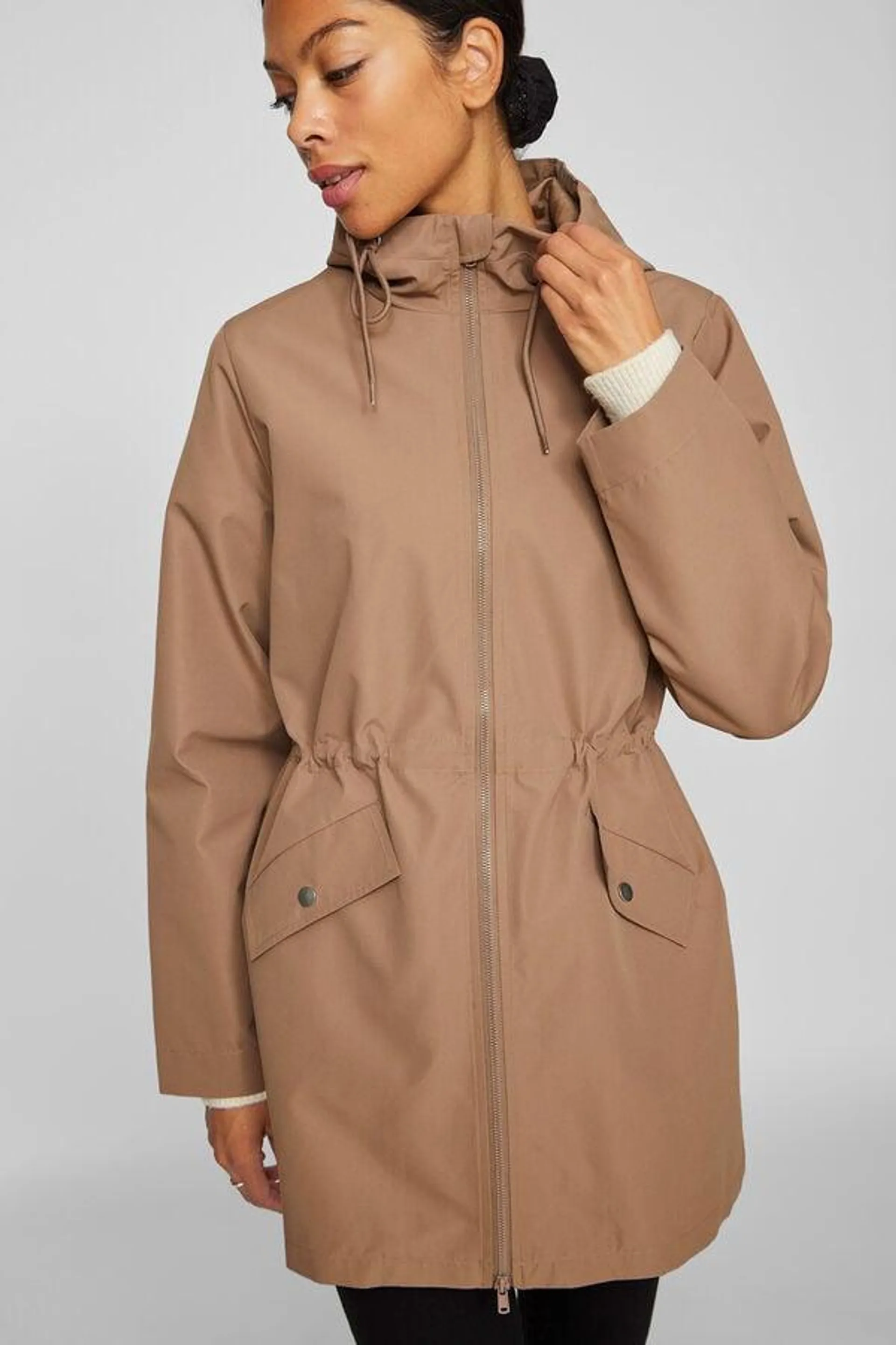 Parka 3/4 con capucha