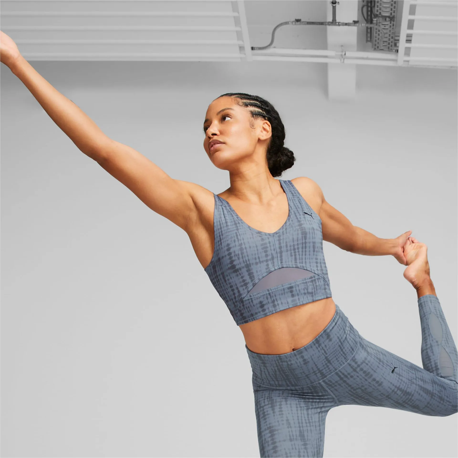 Top corto de training estampado Studio para mujer
