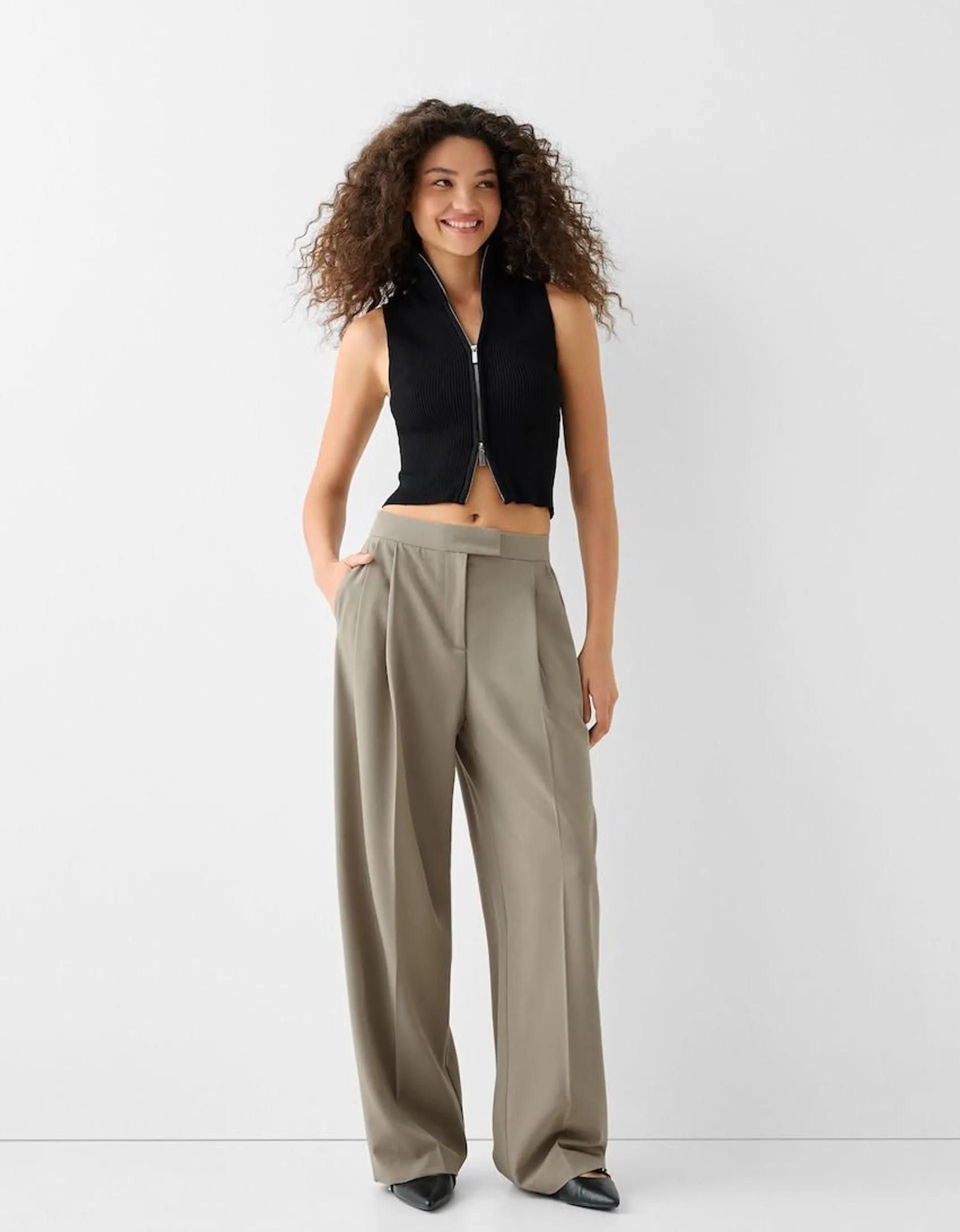 Relaxed-fit trousers with double darts