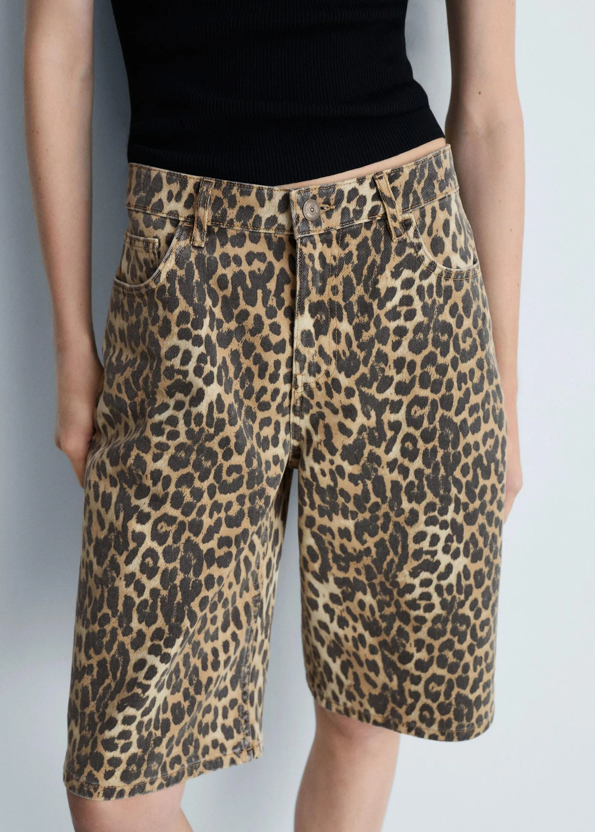 Bermudas tiro alto leopardo