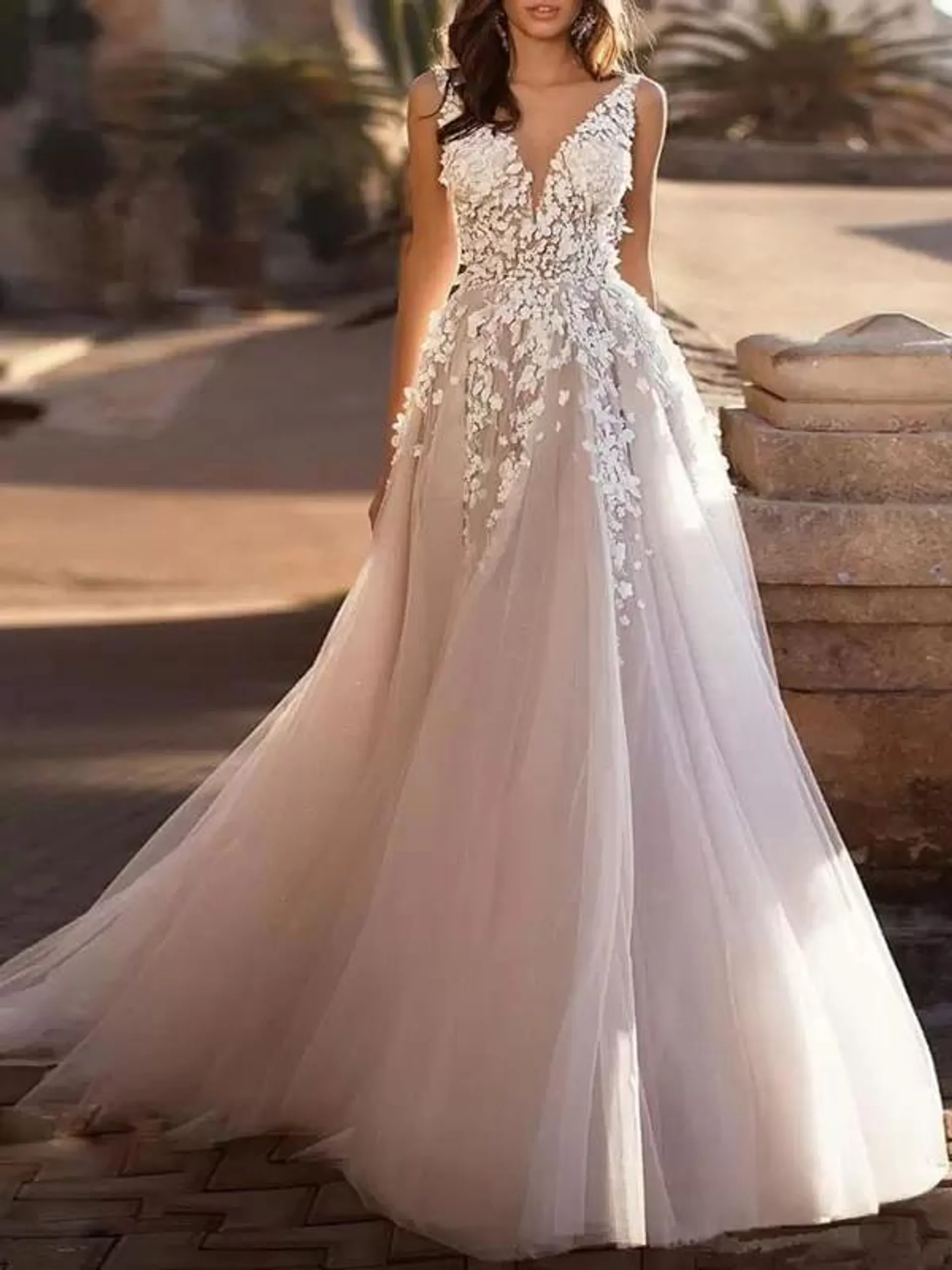 Vestidos de novia 2024 Tulle Cuello en V profundo Una línea Sin mangas Multicapa Tul Encaje Apliques Vestidos de novia clásicos con cola larga