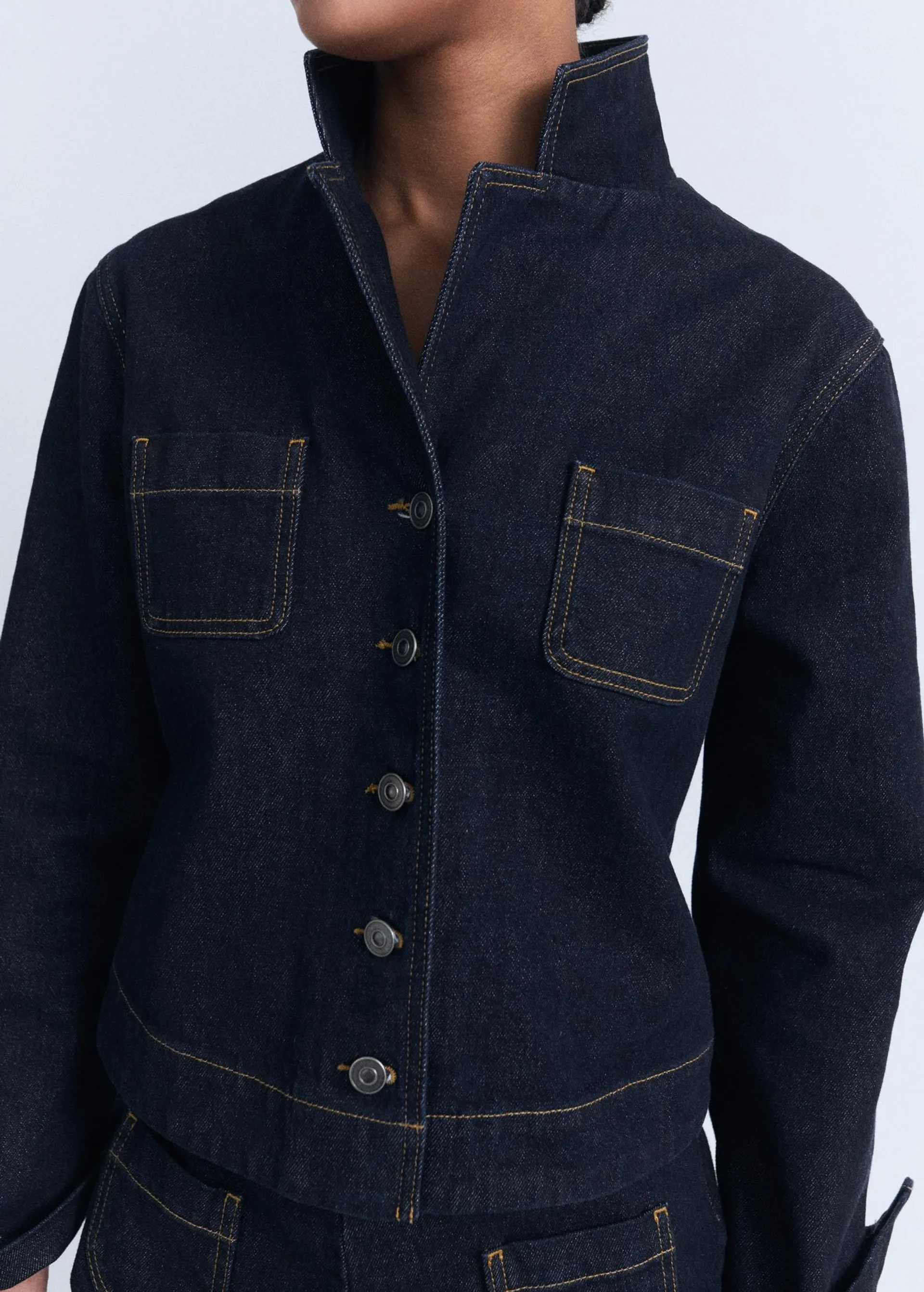 Chaqueta vaquera entallada bolsillos
