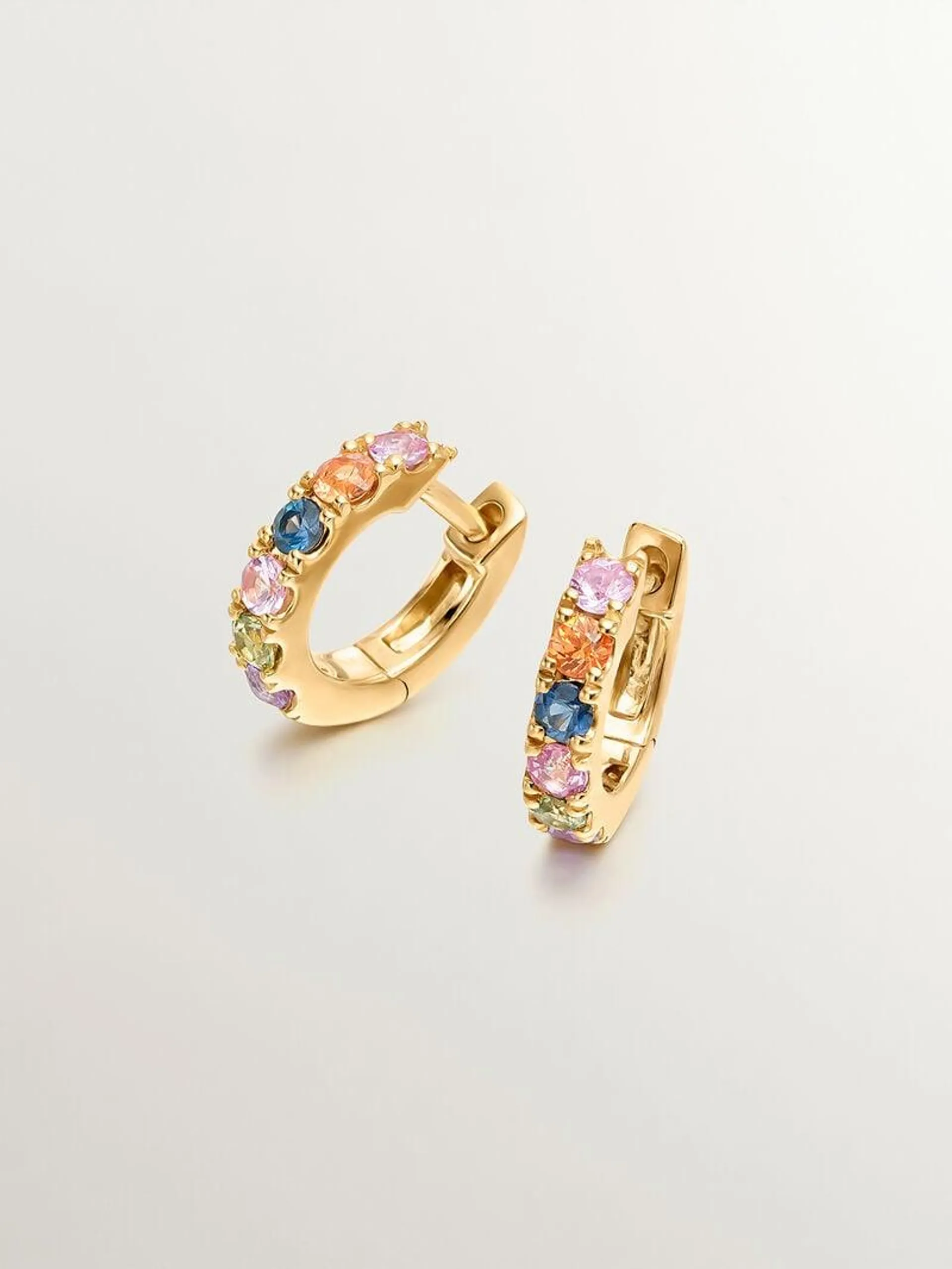 Pendientes de aro pequeños de plata 925 bañada en oro amarillo de 18K con zafiros multicolor