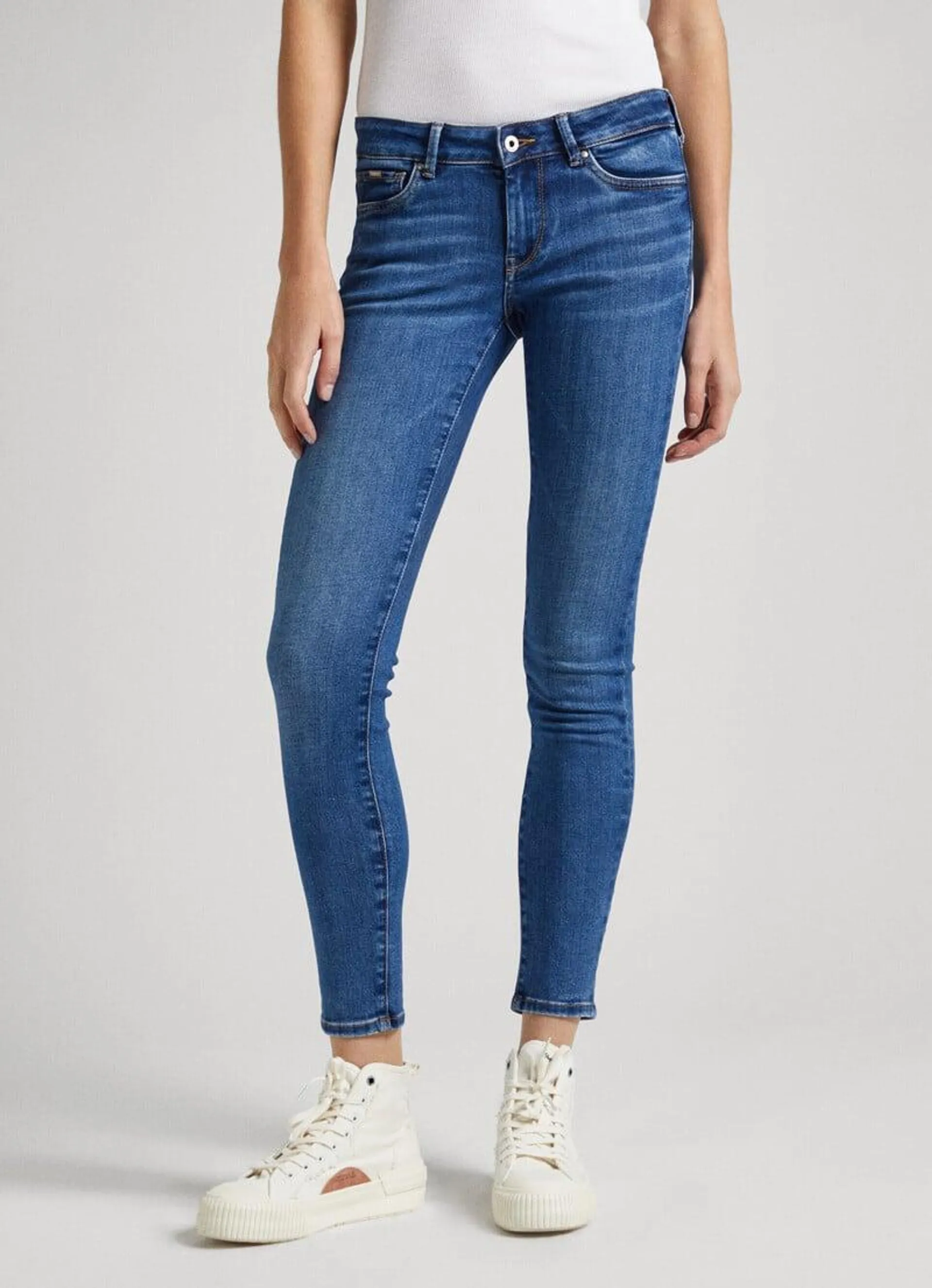 JEANS FIT SKINNY Y TIRO BAJO - PIXIE