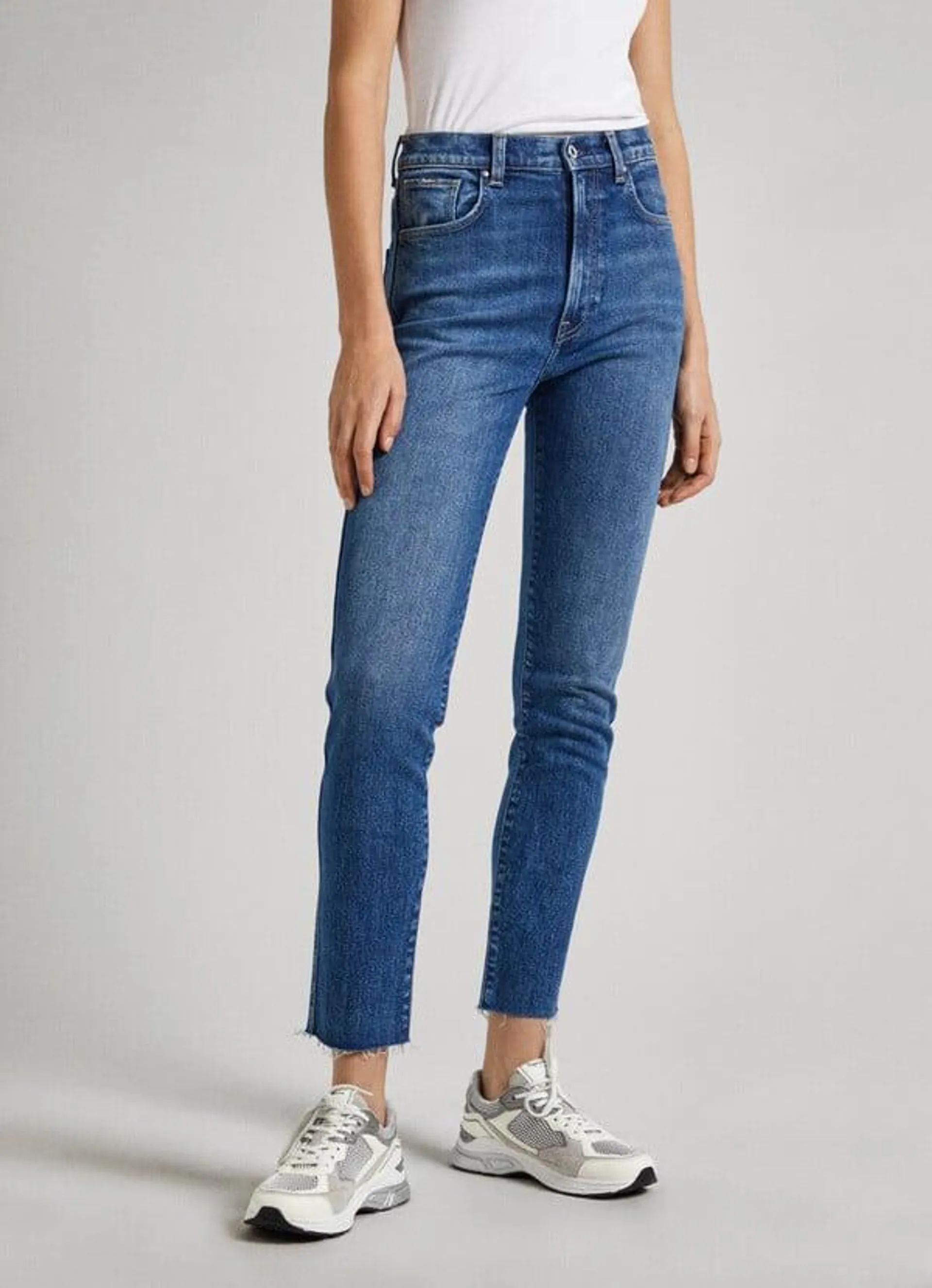 JEANS FIT SLIM Y TIRO ALTO - BETTY