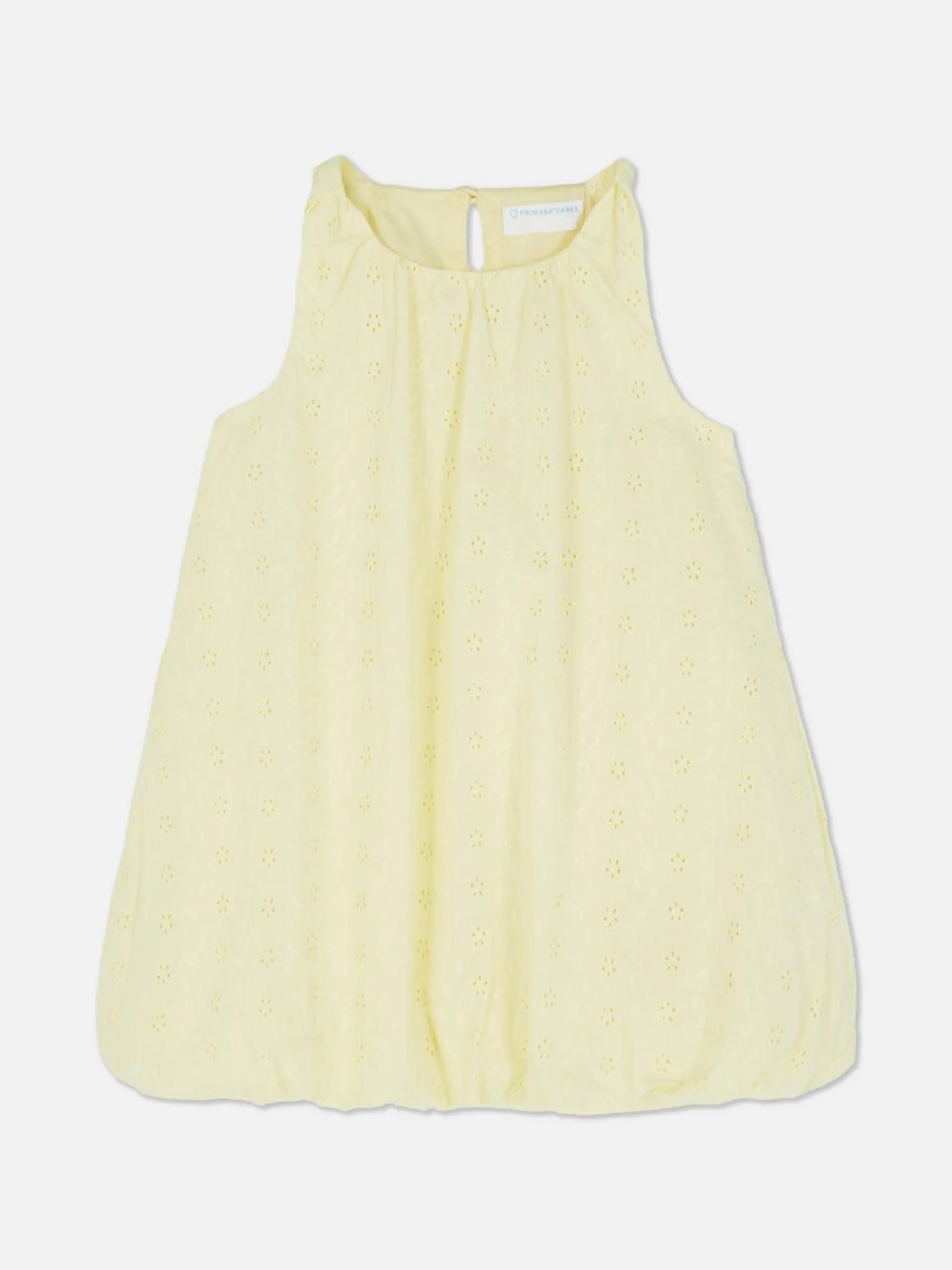 Vestido con bordado inglés y bajo abullonado