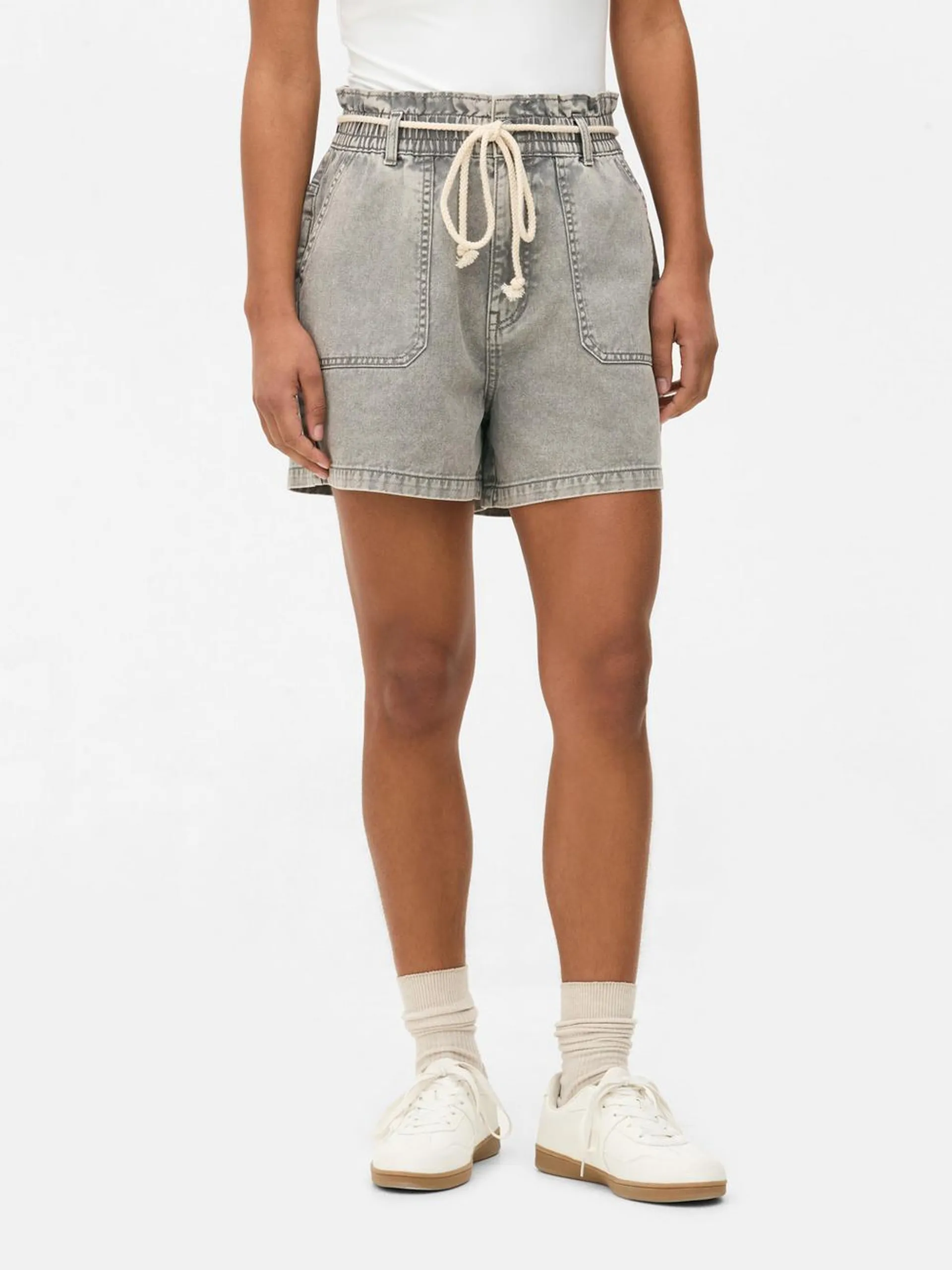 Bermudas vaqueras con cinturón de cuerda