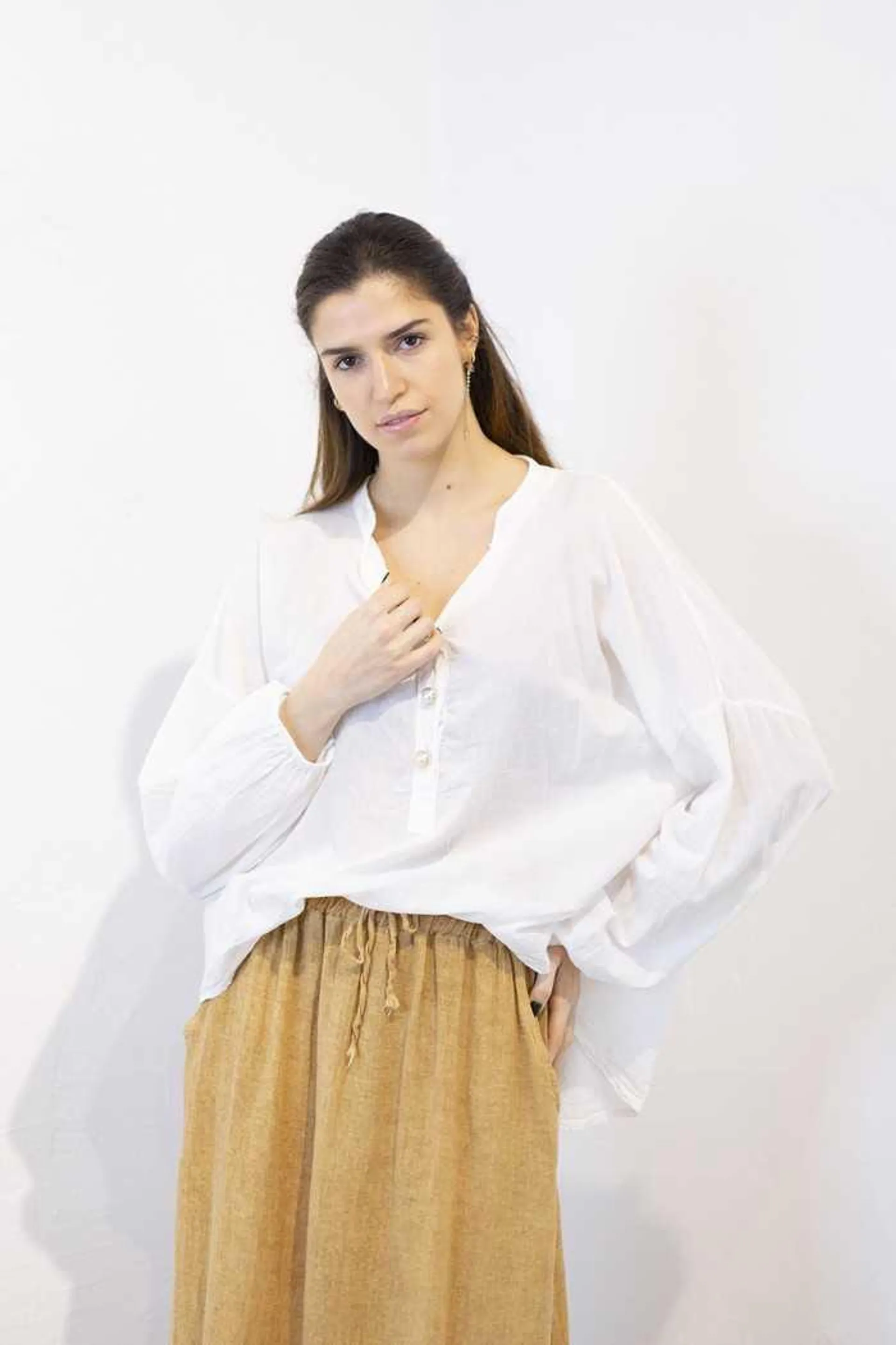 Blusa fluida botones blanco