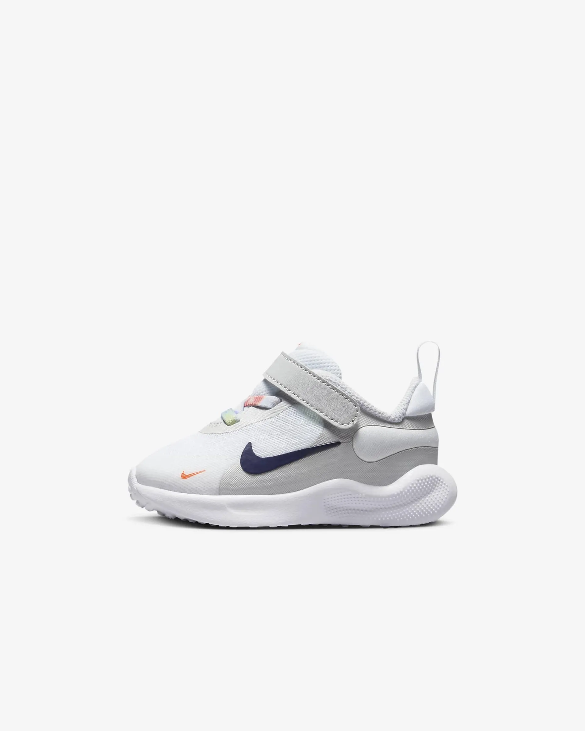 Nike Revolution 7 SE