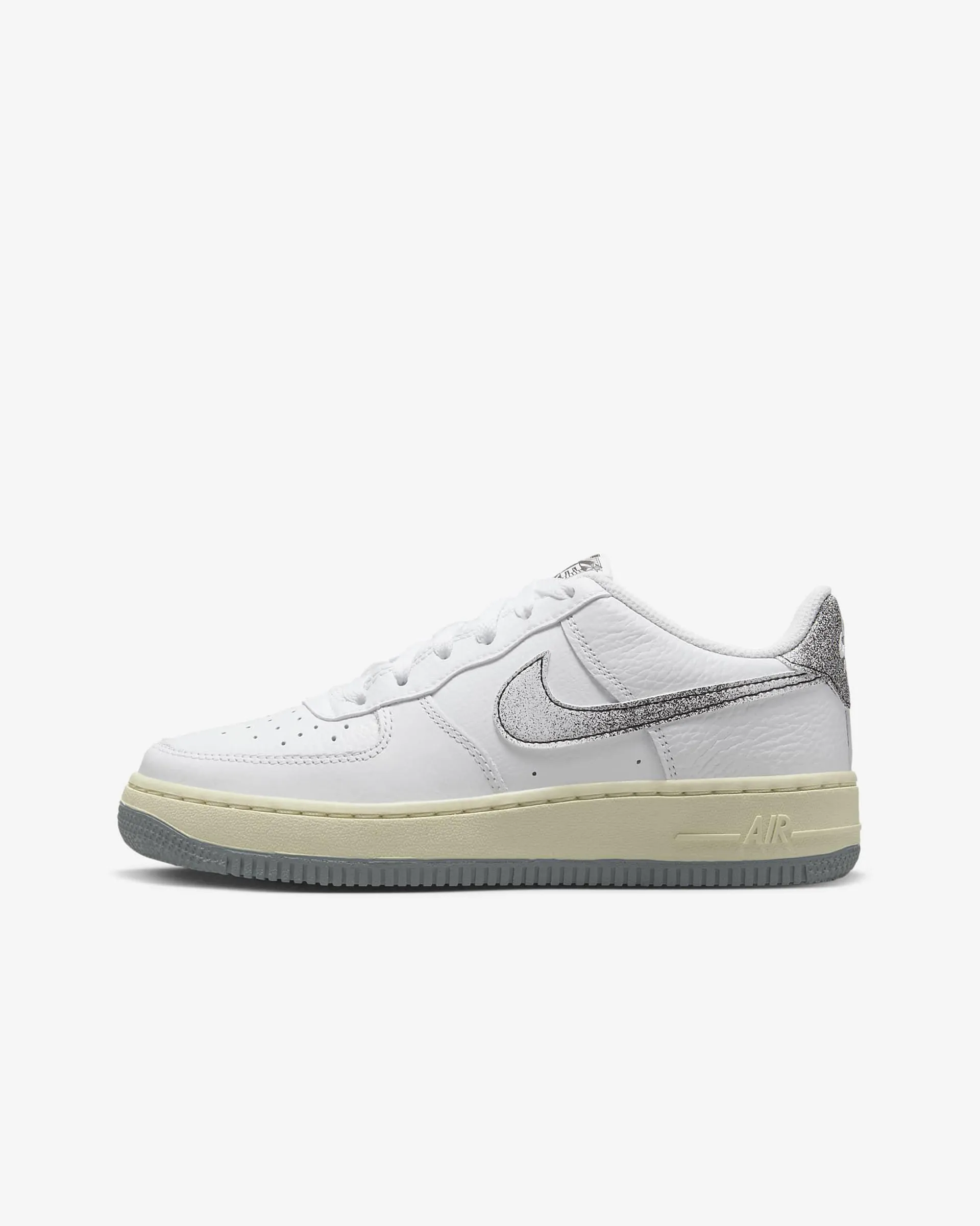 Nike Air Force 1 LV8 3