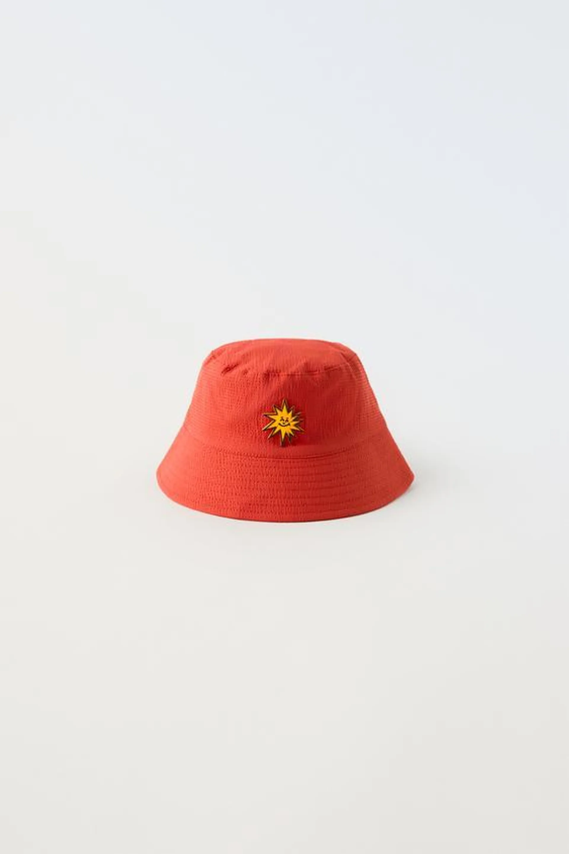 TEXTURED SUN BUCKET HAT