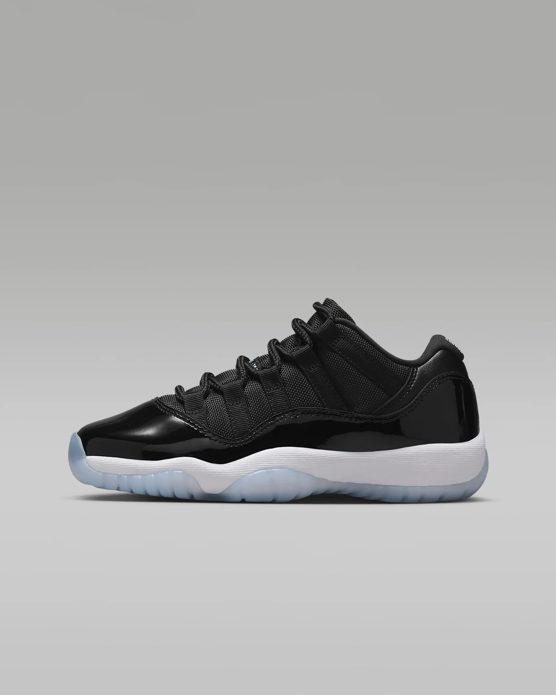 Air Jordan 11 Retro Low „Black/Varsity Red”