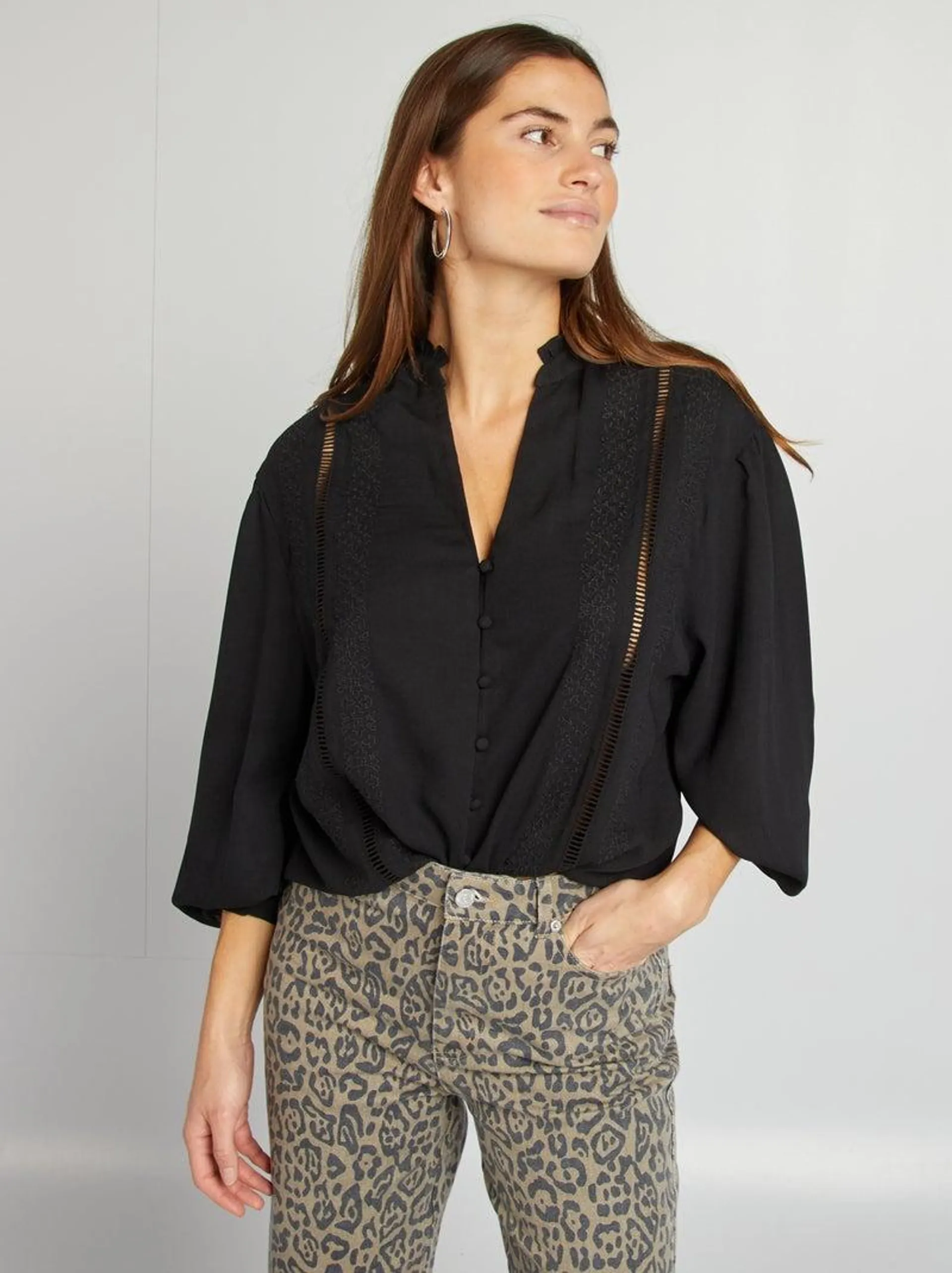 Blouse fluide avec broderie volants et maille ajourée - noir