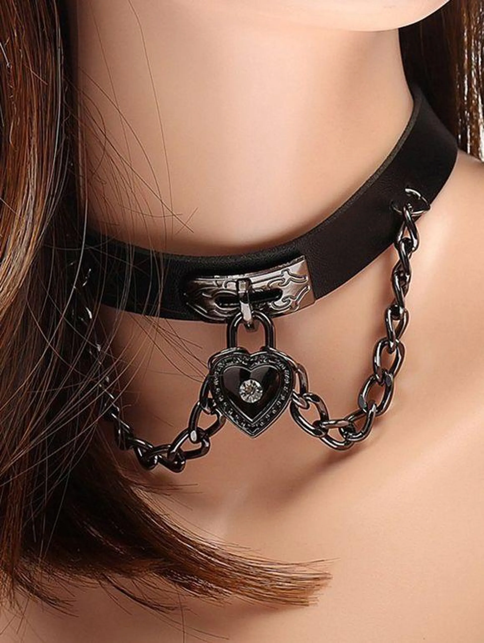 Collier Ras-du-Cou Gothique Cœur en Faux Cuir