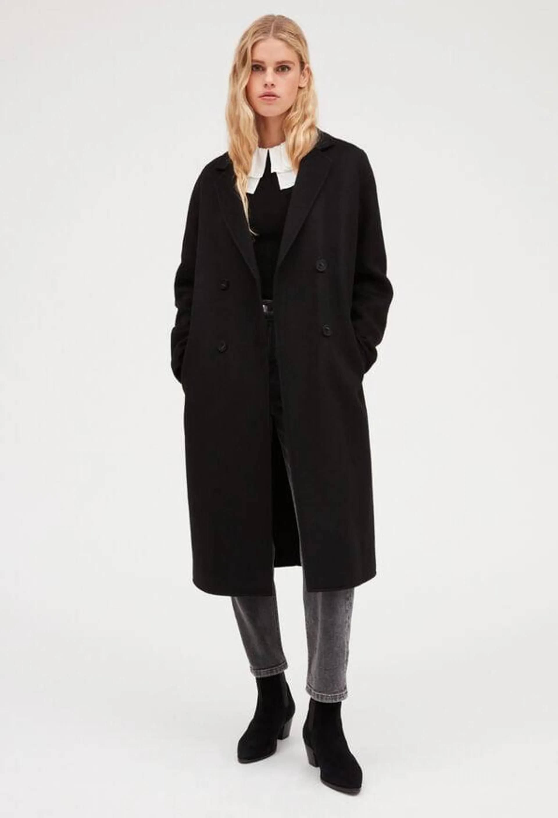 Manteau noir droit mi-long